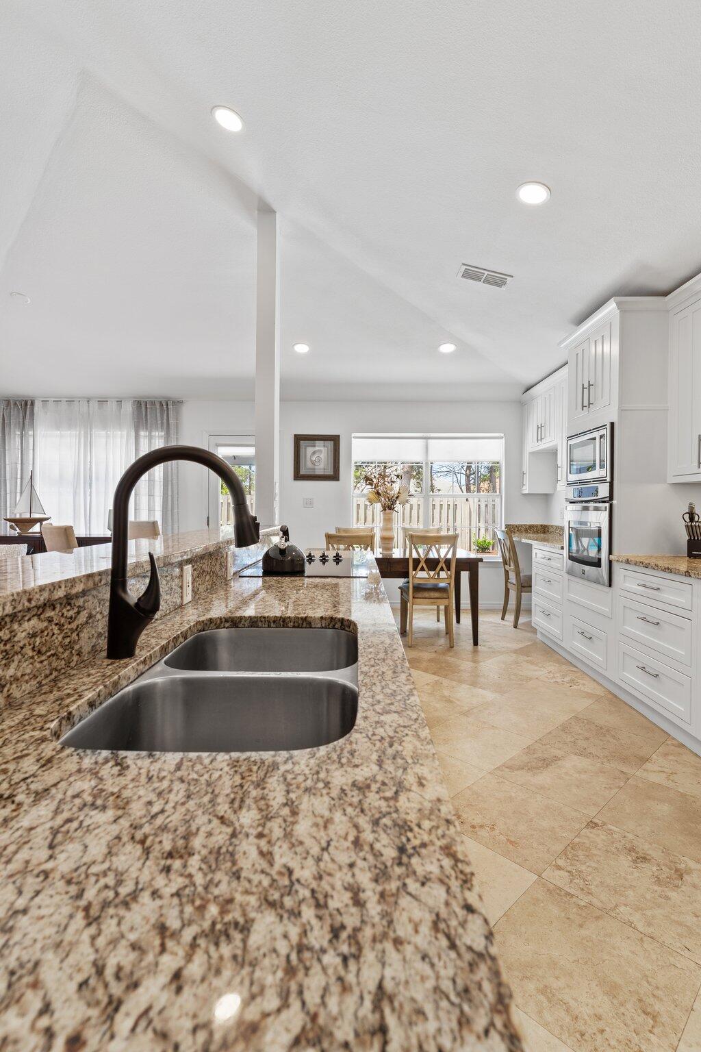 PARADISE RETREAT - Residential