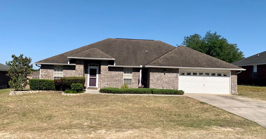 BEAUTIFUL 4/2 HOME.. Don't miss out on this one. Highly sought after Lee Farms neighborhood. This home has beautiful unique touches through out, like a claw foot tub and separate shower in the master bath. This home is priced to sell quickly. It has a cubby area in the garage that gives you even more space so you can fit two cars and still have space for all of your tools and extra toys. New pictures coming once the carpet has been replaced and it has a fresh coat of paint.