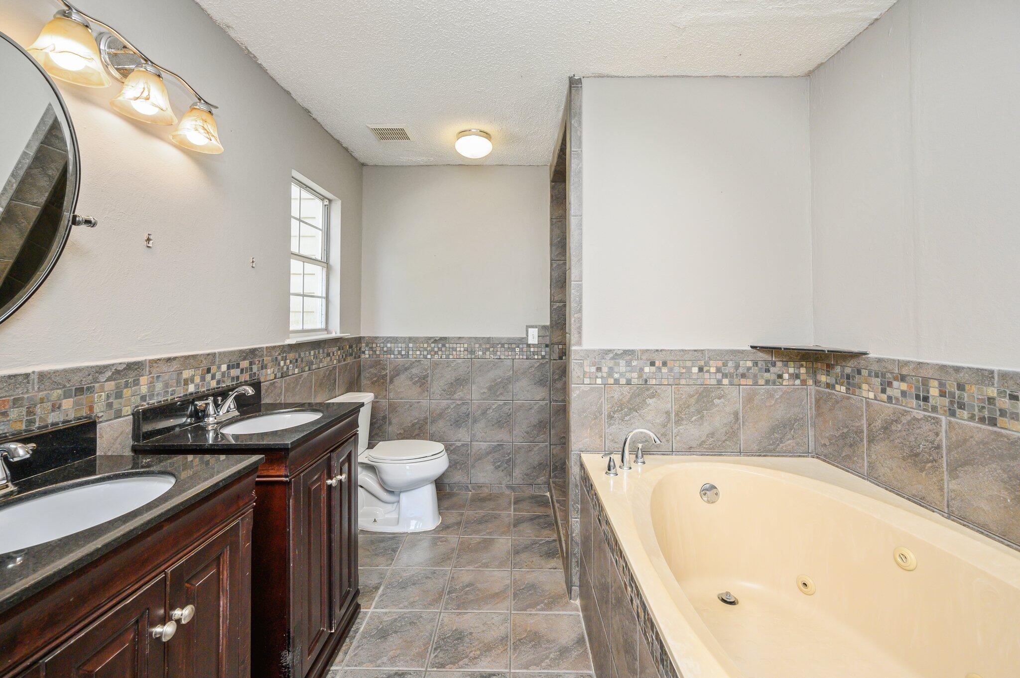 HOLLYROD PARK - Residential