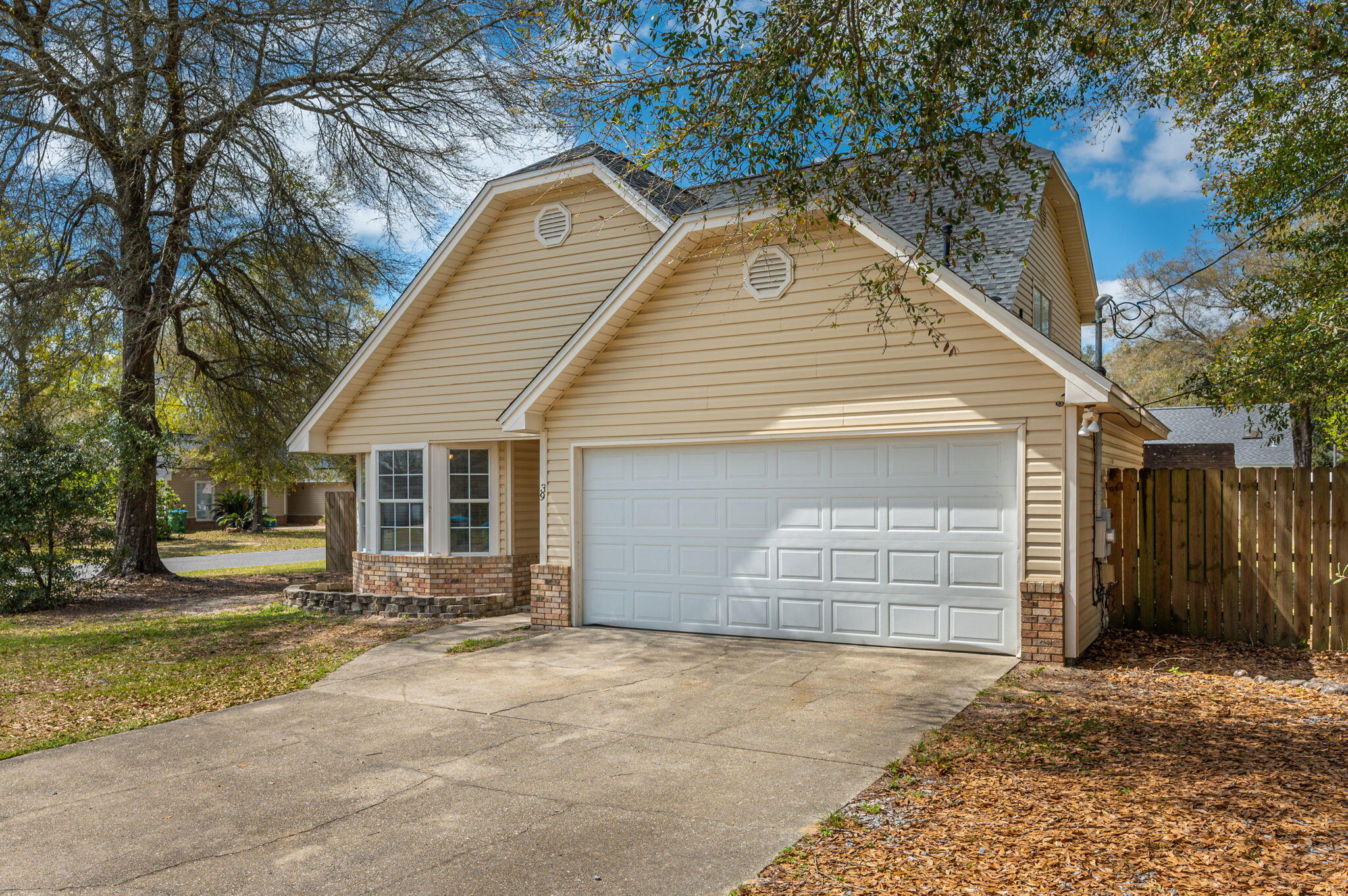 HOLLYROD PARK - Residential