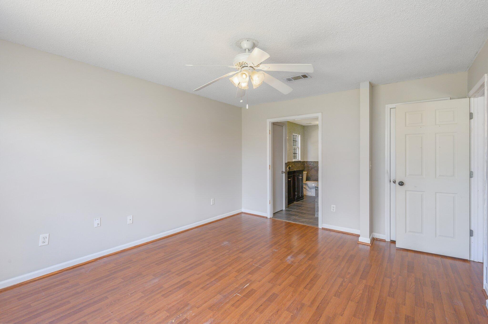 HOLLYROD PARK - Residential