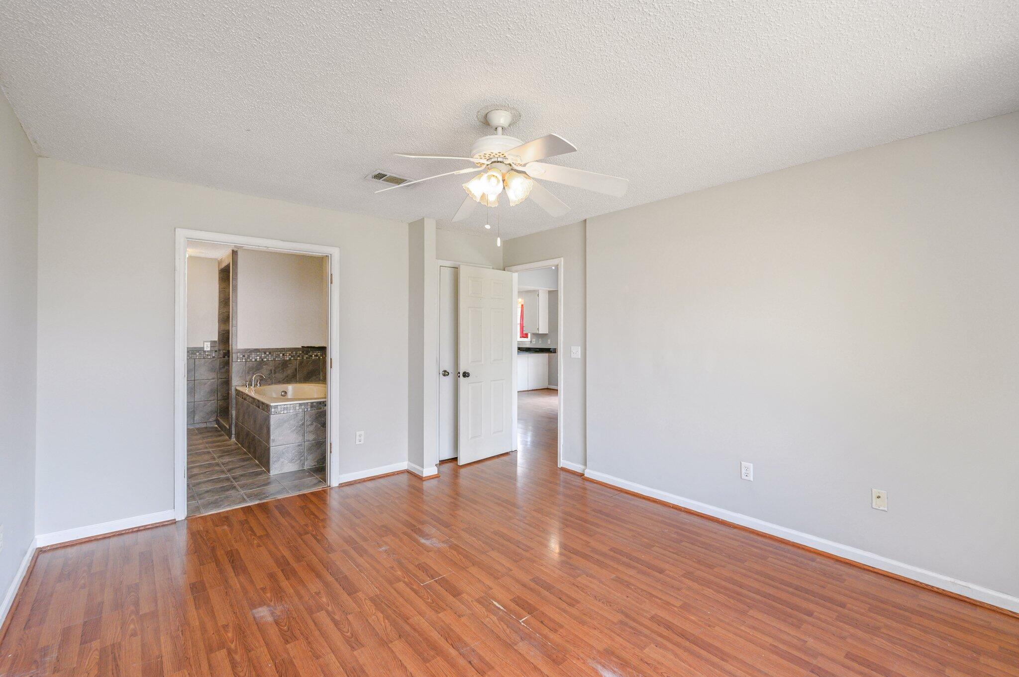 HOLLYROD PARK - Residential