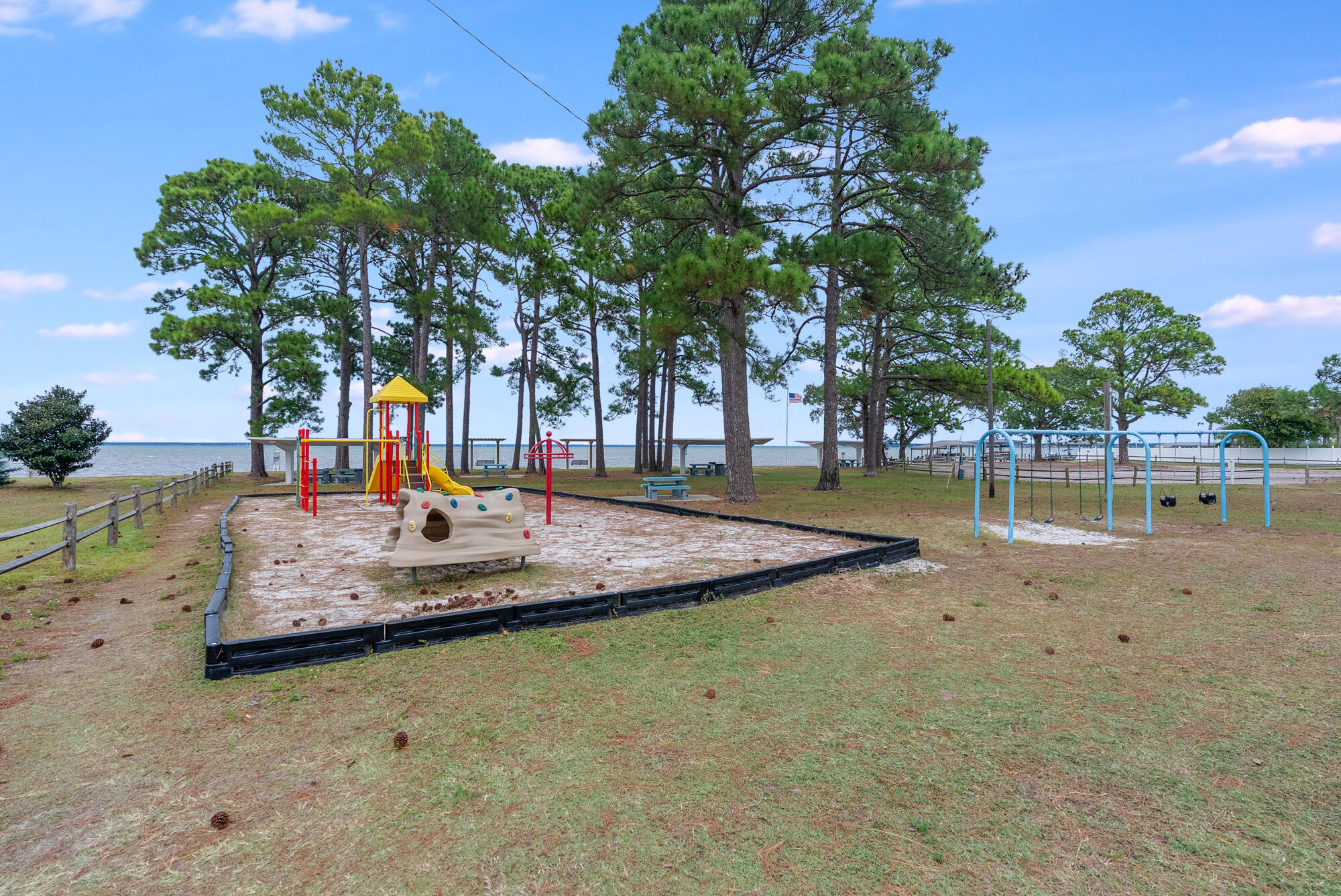 FLAMINGO BEACH - Residential