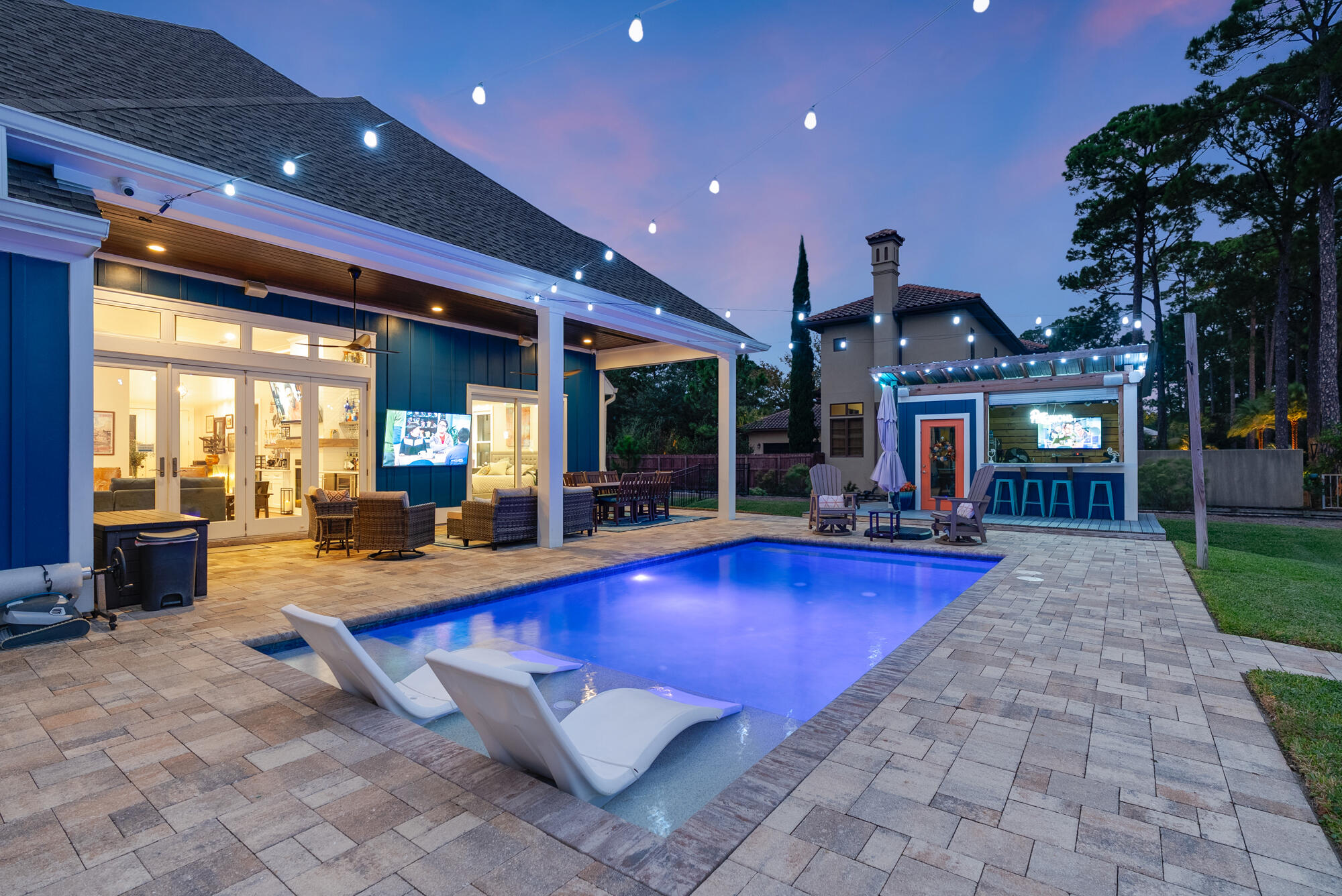 FLAMINGO BEACH - Residential