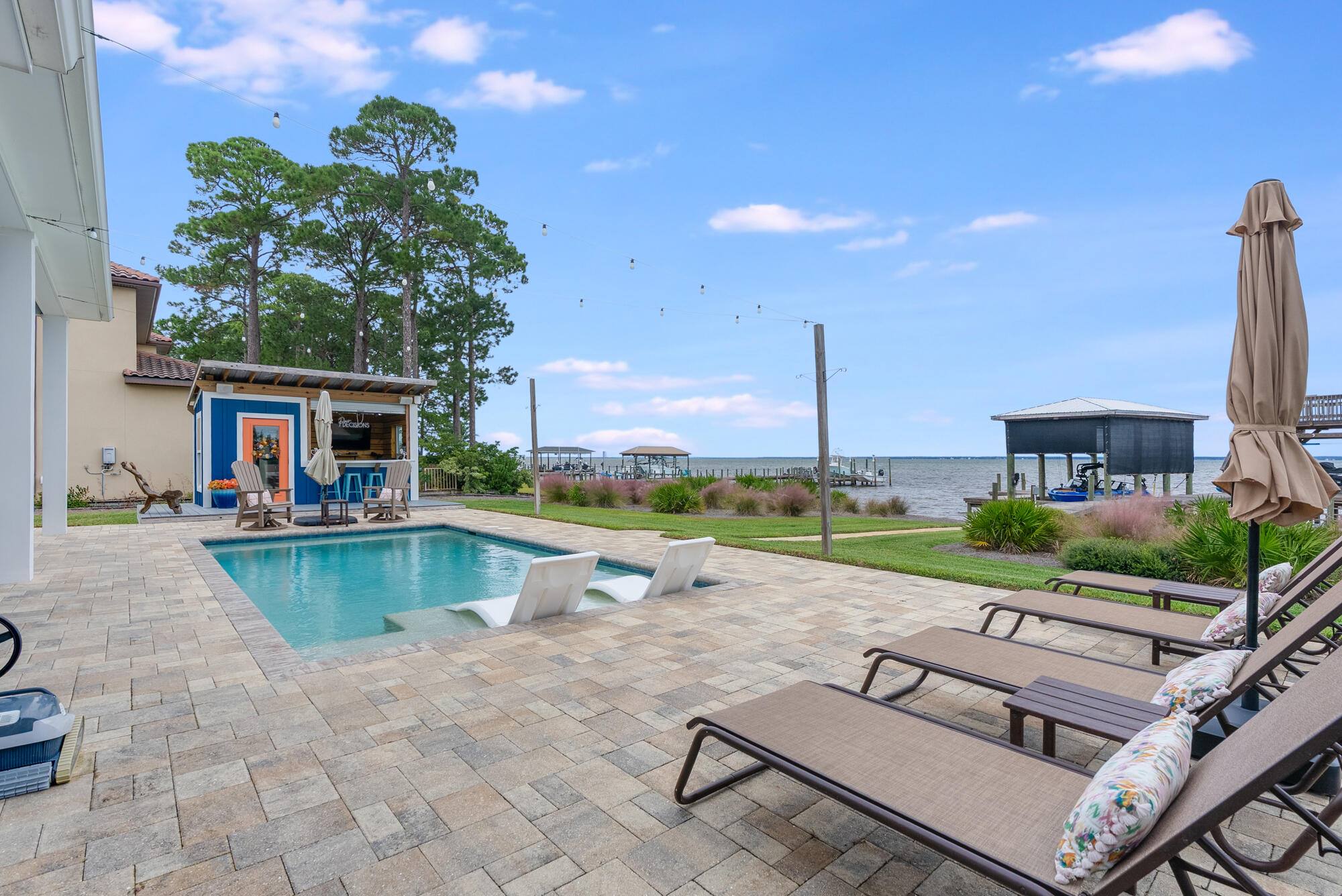 FLAMINGO BEACH - Residential