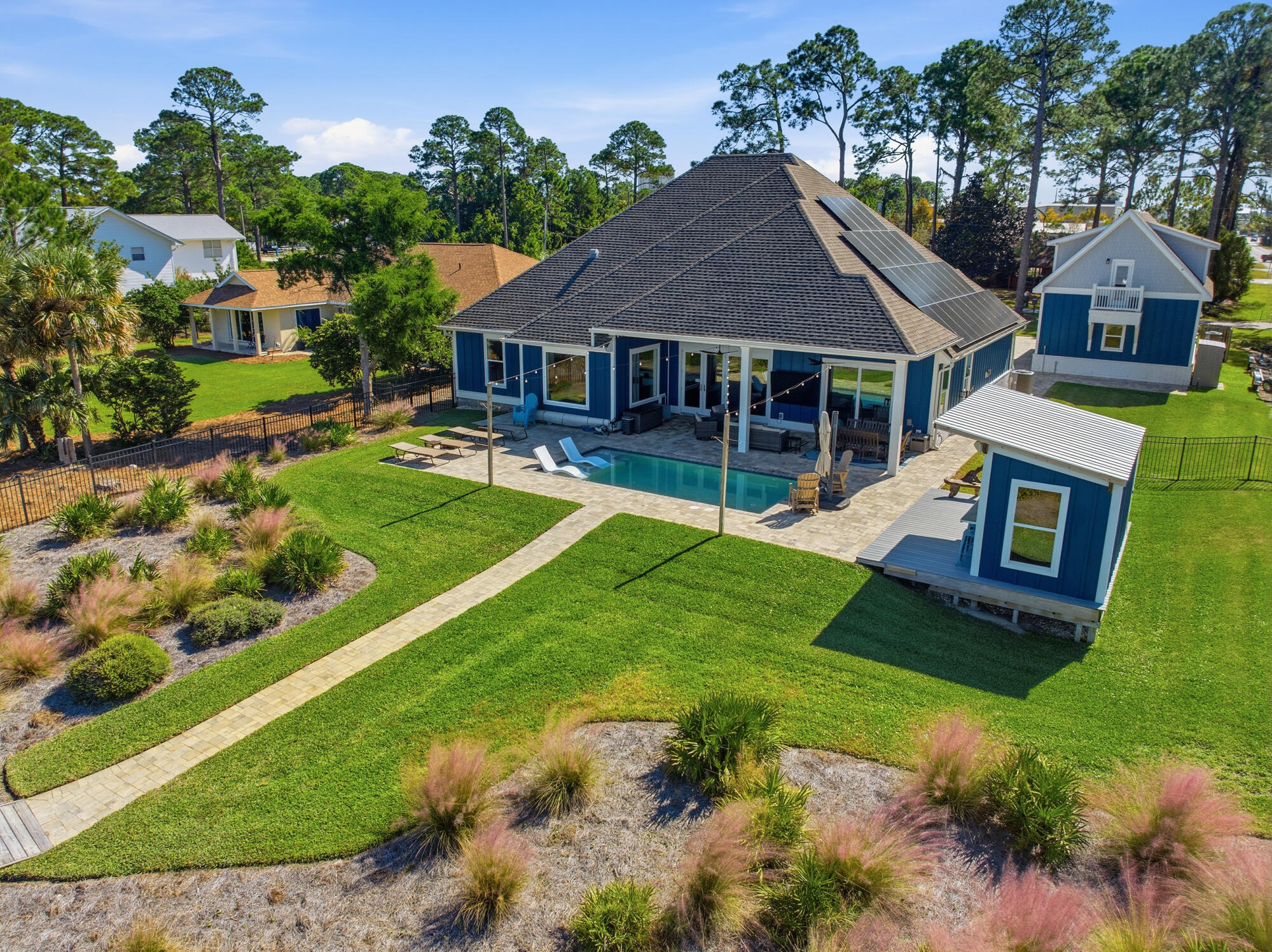 FLAMINGO BEACH - Residential