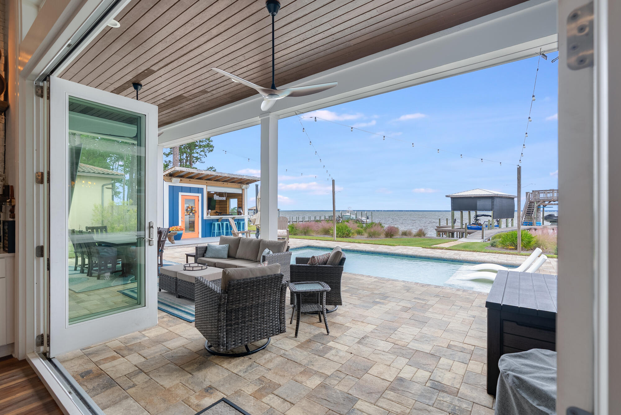 FLAMINGO BEACH - Residential