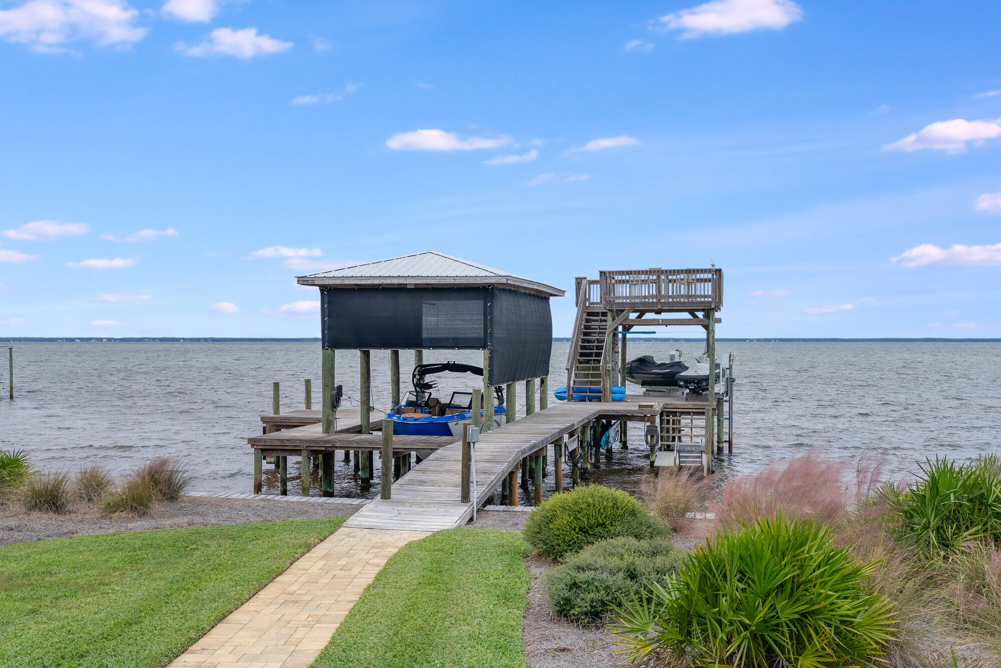 FLAMINGO BEACH - Residential