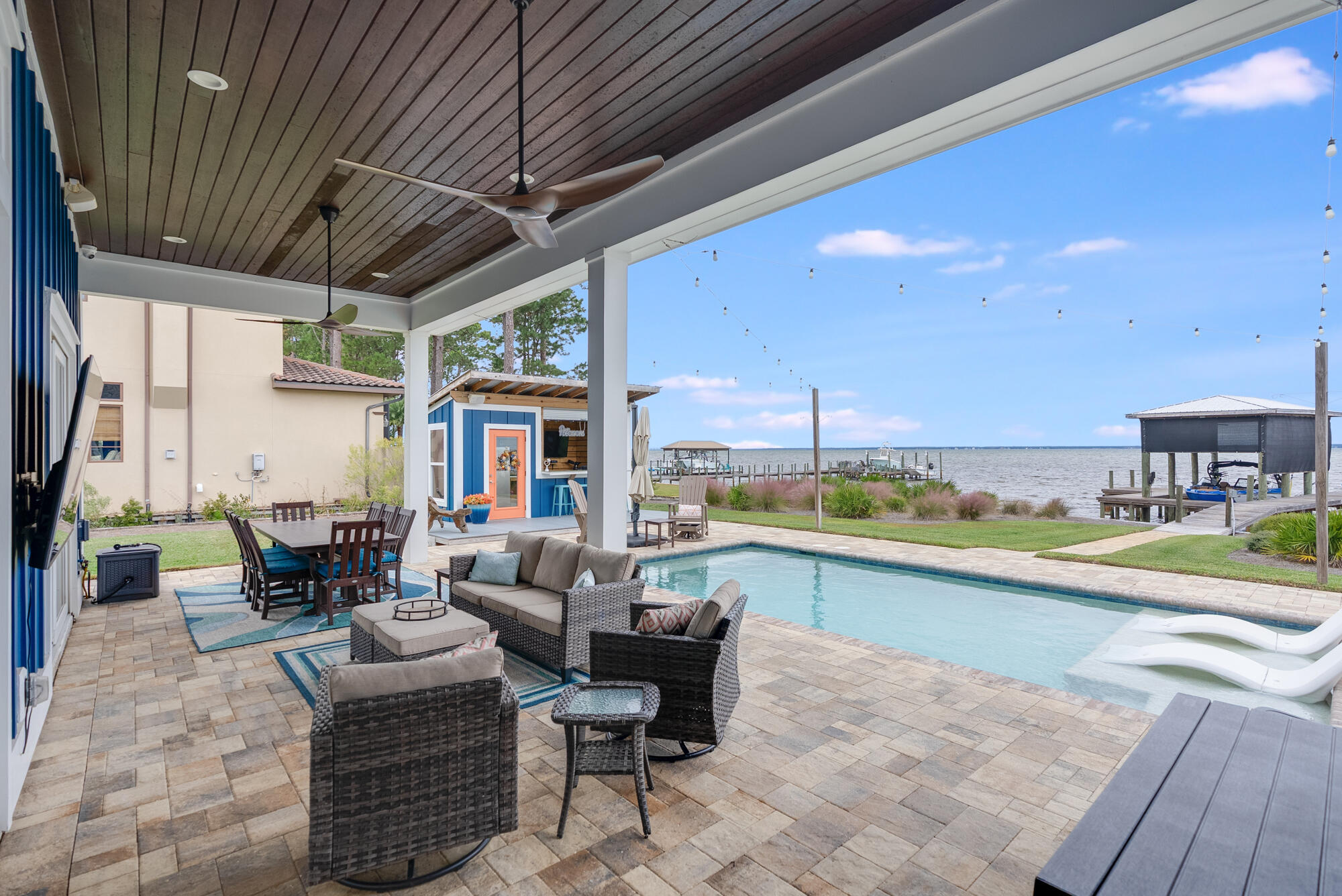 FLAMINGO BEACH - Residential