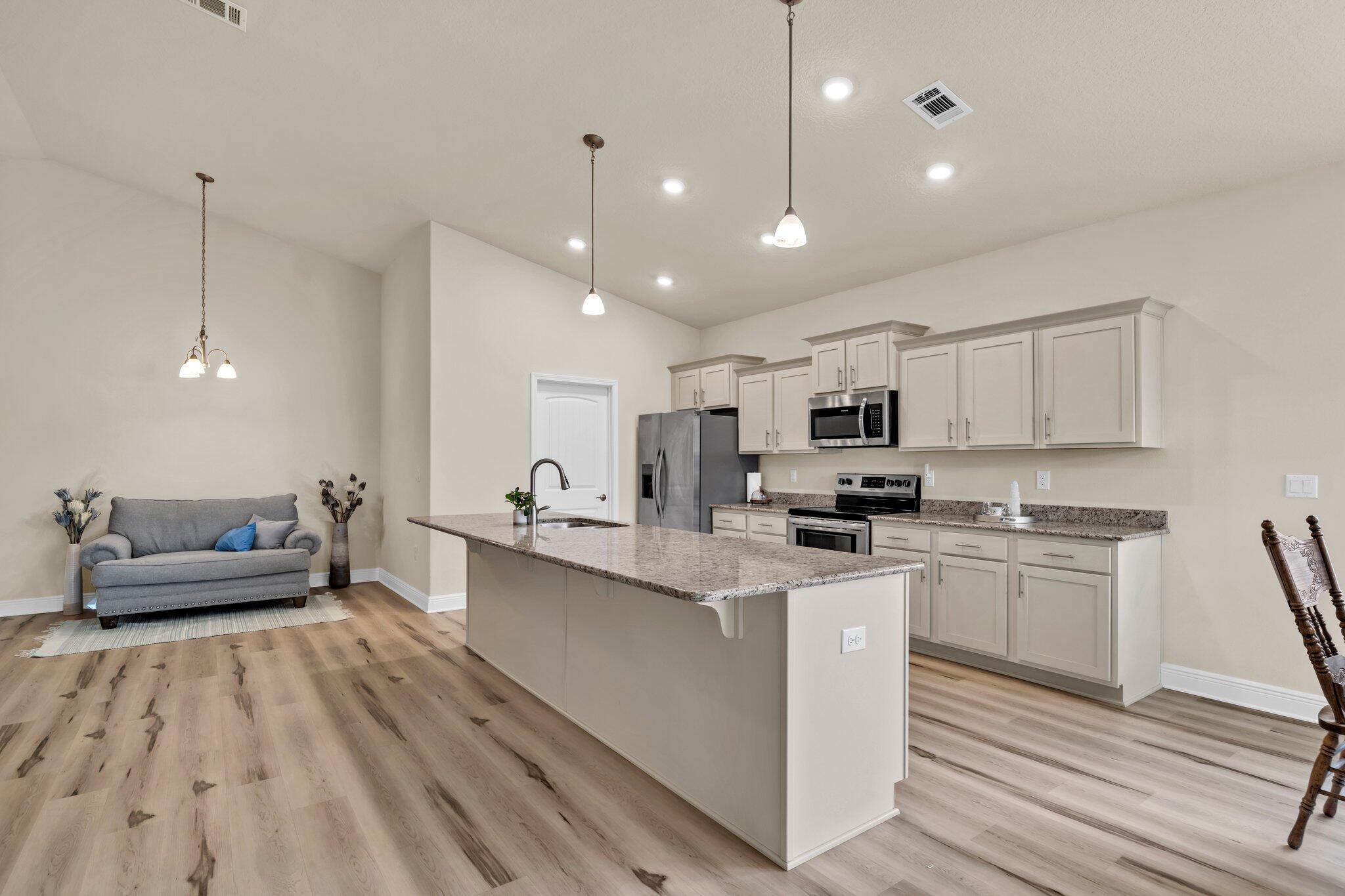 RIVERWALK PH I - Residential Lease