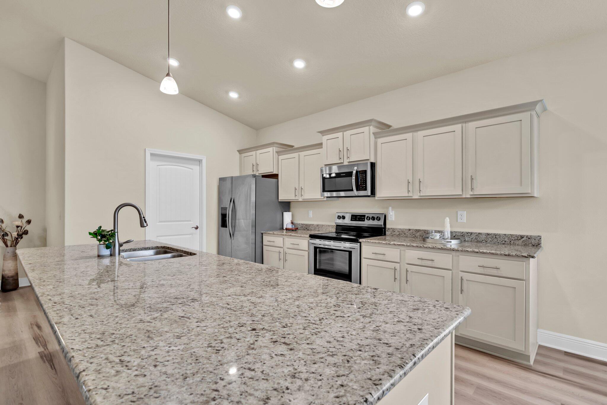 RIVERWALK PH I - Residential Lease