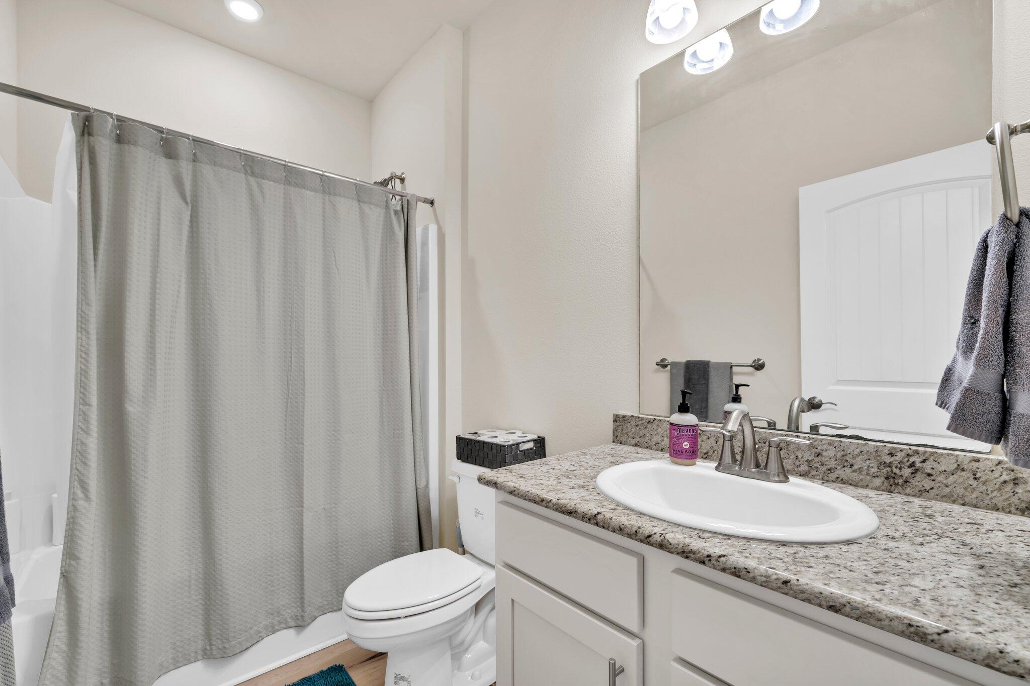 RIVERWALK PH I - Residential Lease