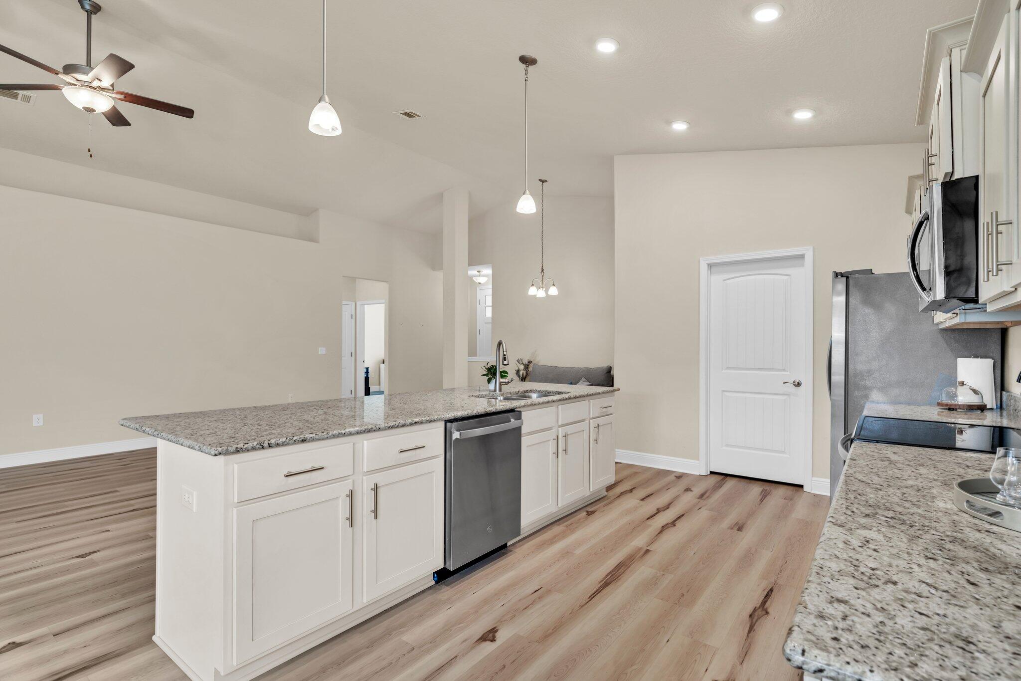 RIVERWALK PH I - Residential Lease