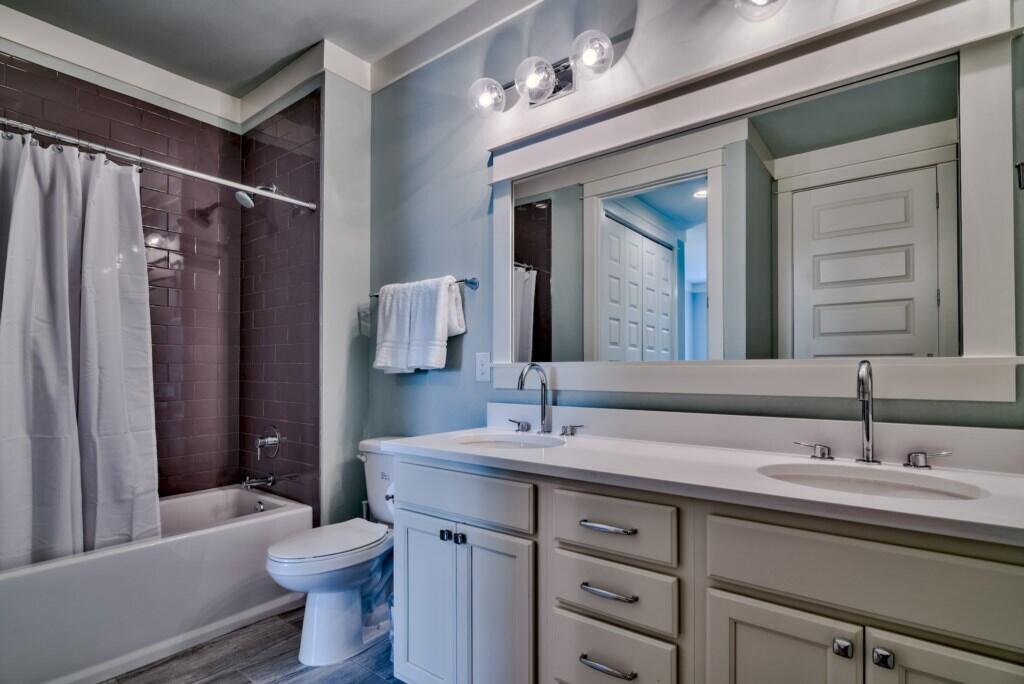 HIDDEN PALMS - Residential