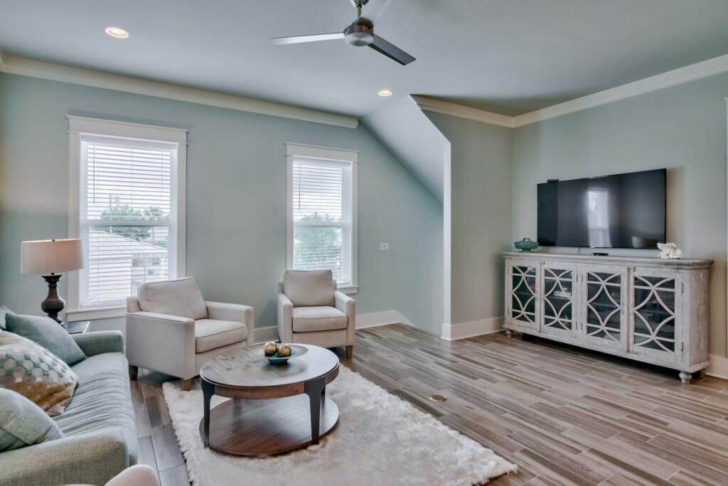 HIDDEN PALMS - Residential