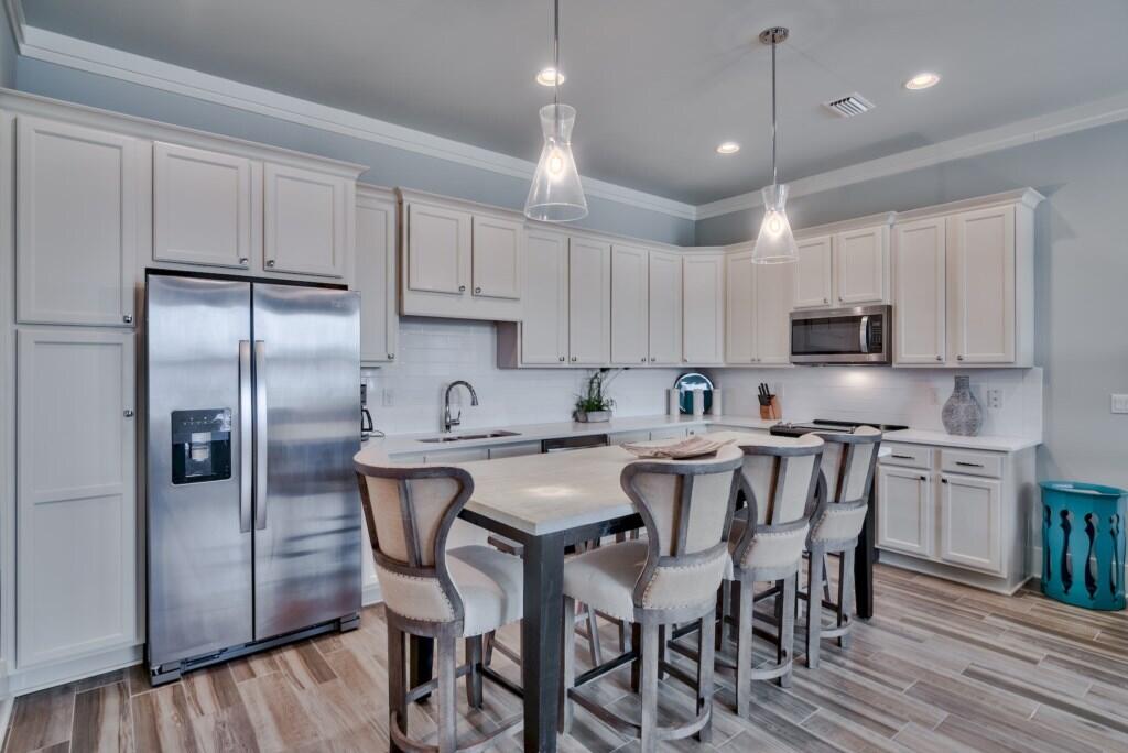 HIDDEN PALMS - Residential