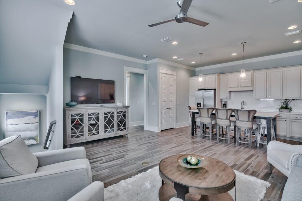 HIDDEN PALMS - Residential