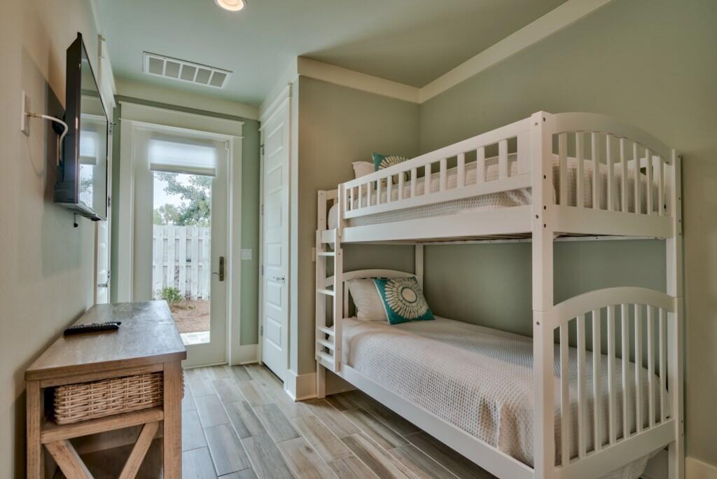 HIDDEN PALMS - Residential