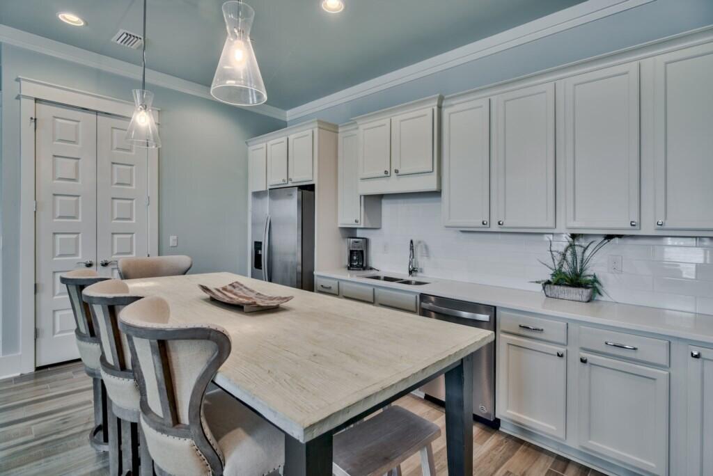 HIDDEN PALMS - Residential