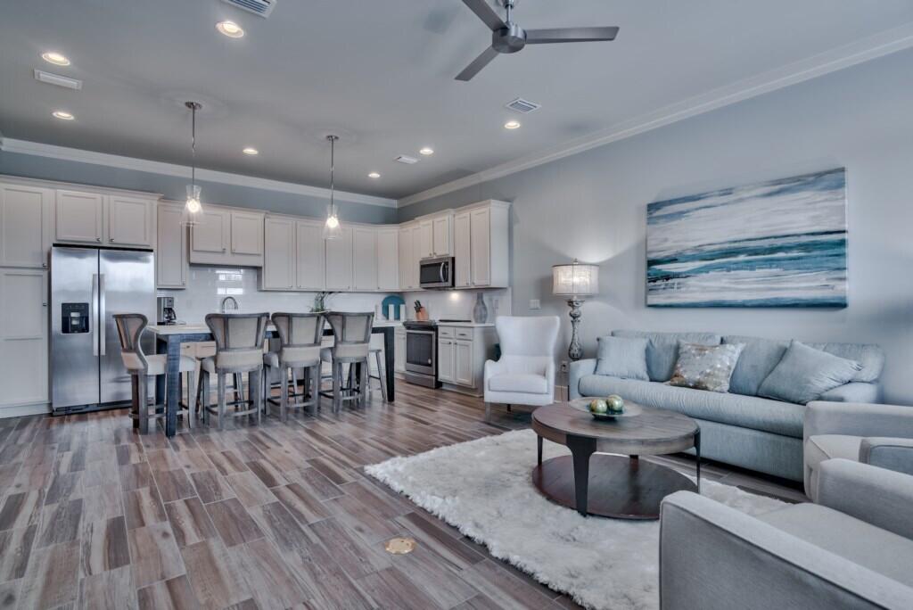 HIDDEN PALMS - Residential