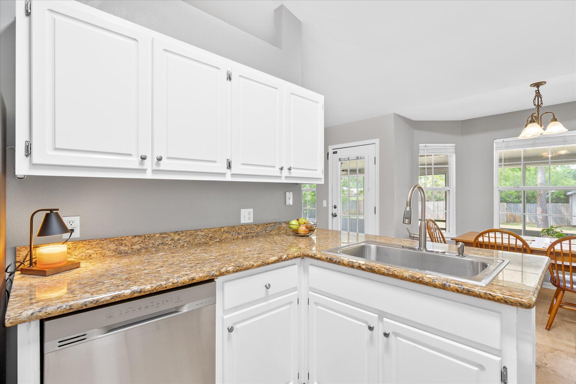 HOLLEY BY THE SEA - Residential