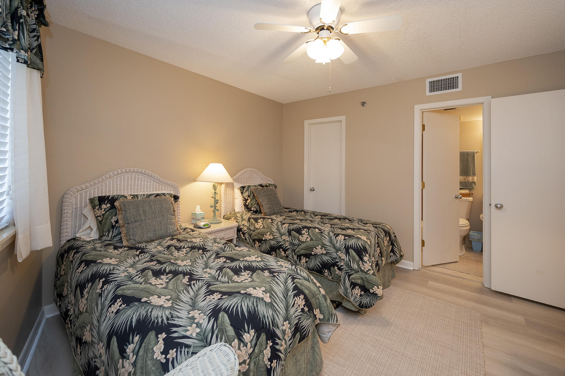 MAINSAIL CONDO PH 5 - Residential