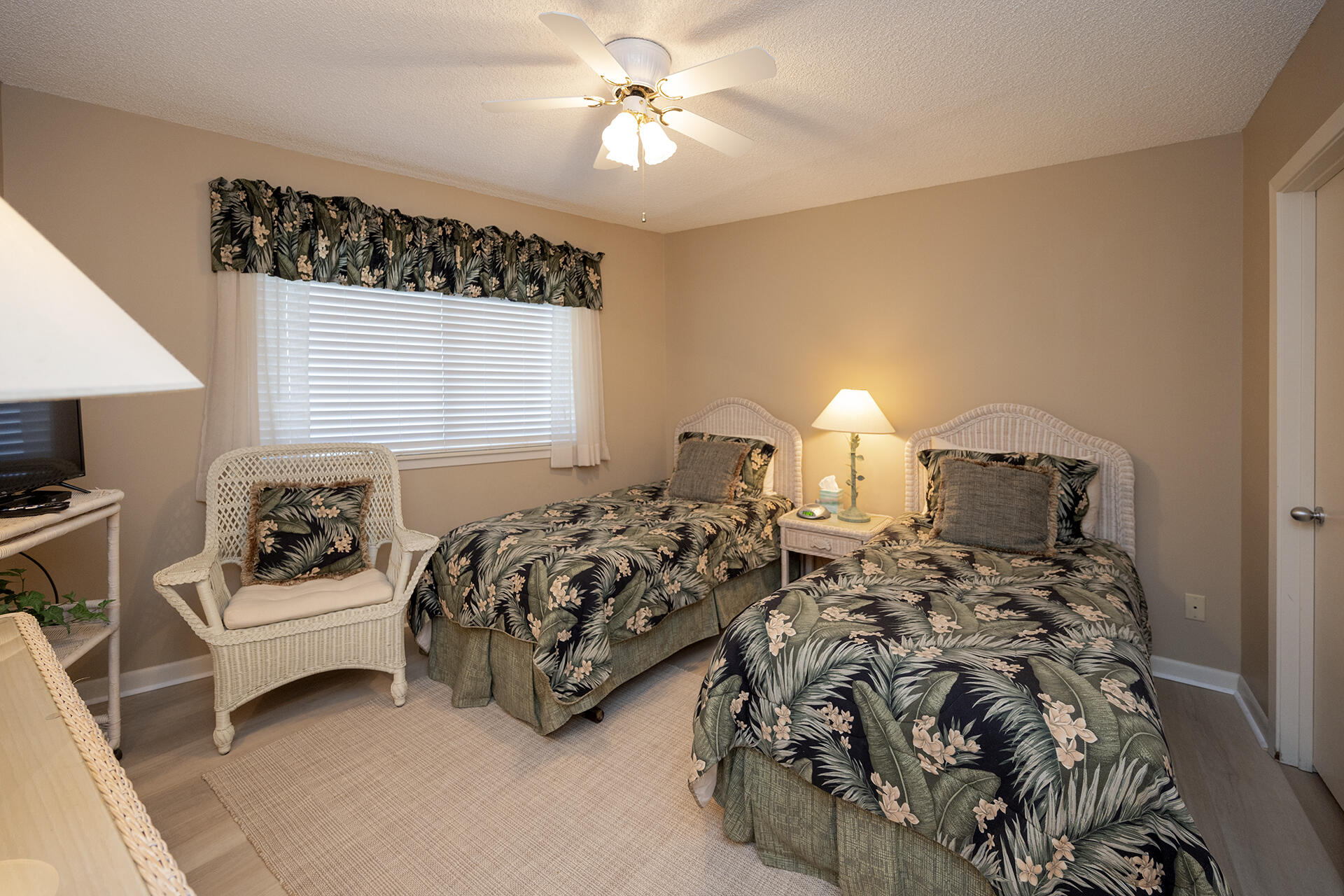 MAINSAIL CONDO PH 5 - Residential