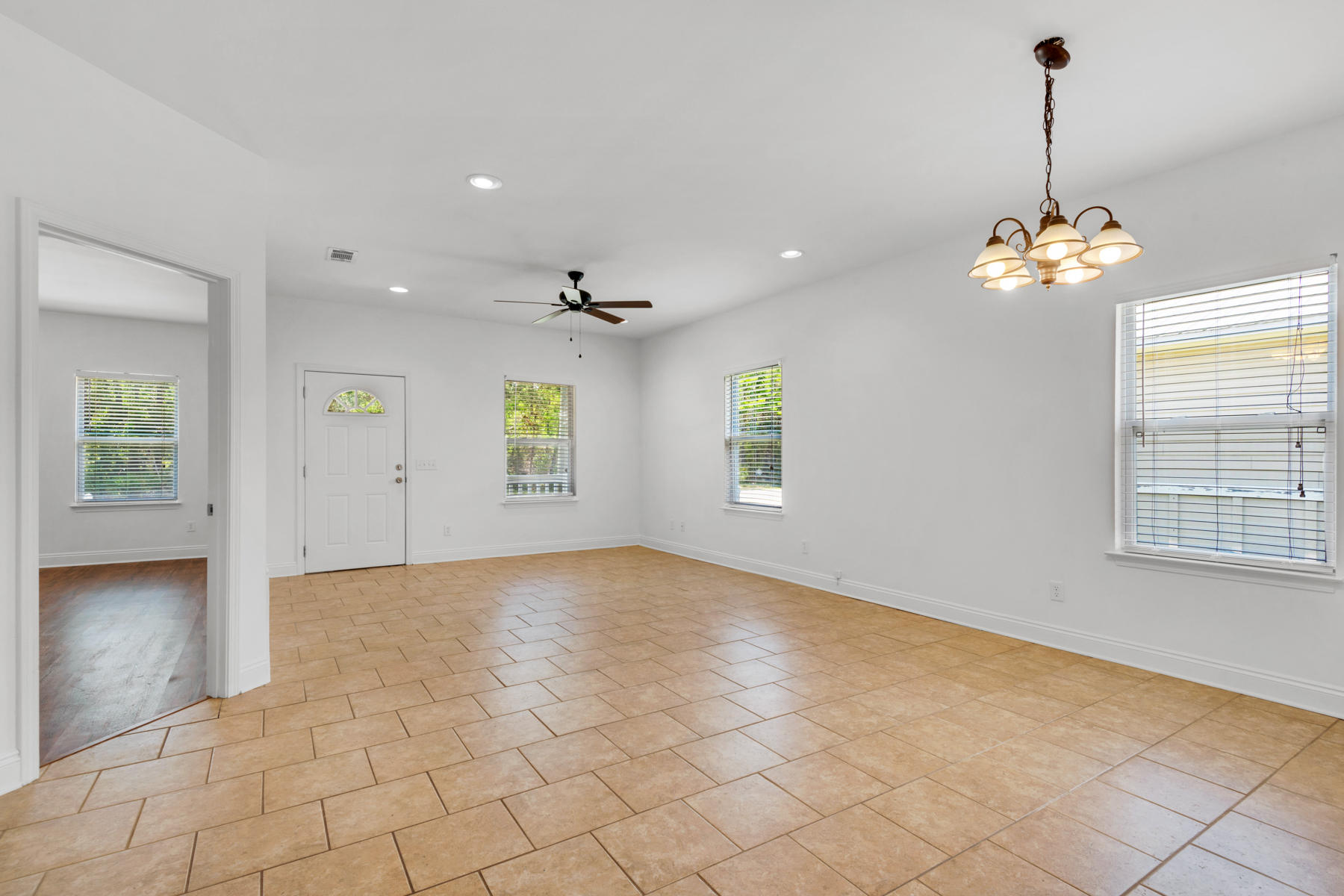 TOWN OF VILLA TASSO - Residential