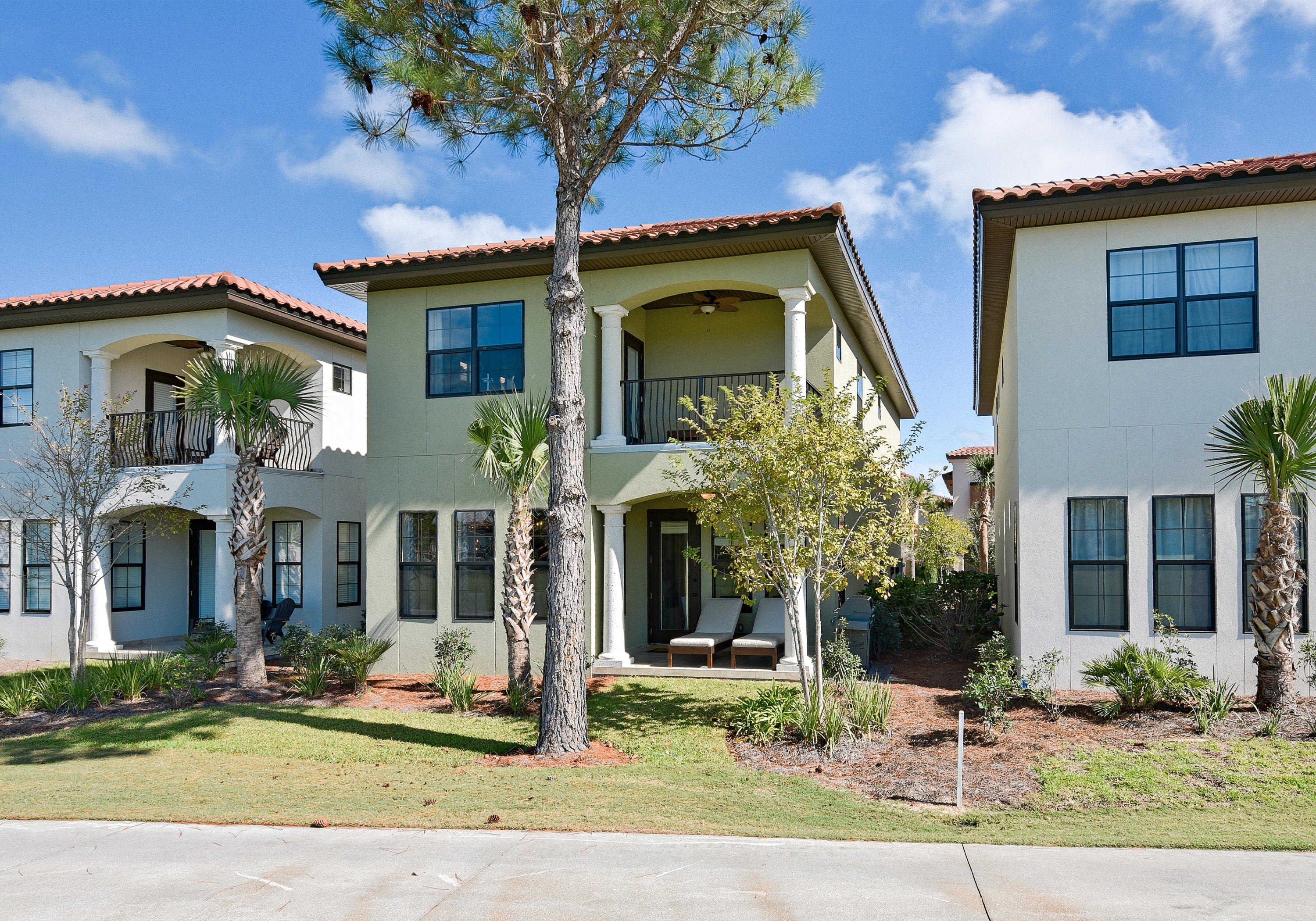 Villa Lago - Residential