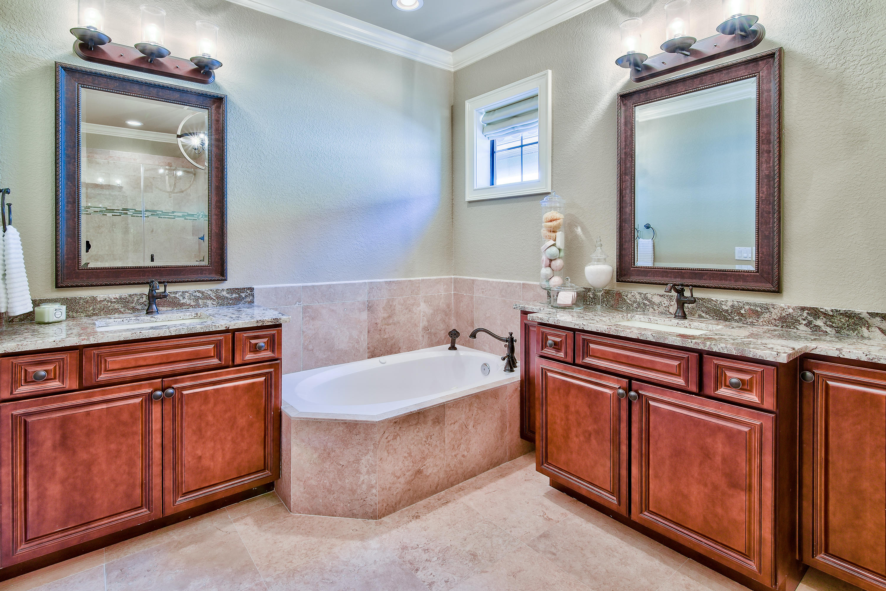 Villa Lago - Residential