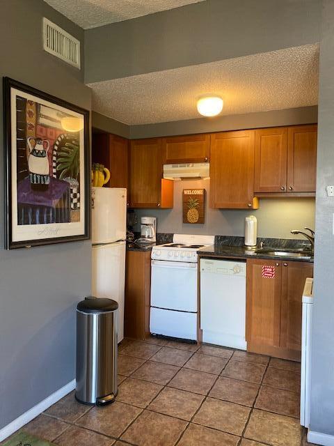 EMERALD HILL CONDO PH 3 - Residential