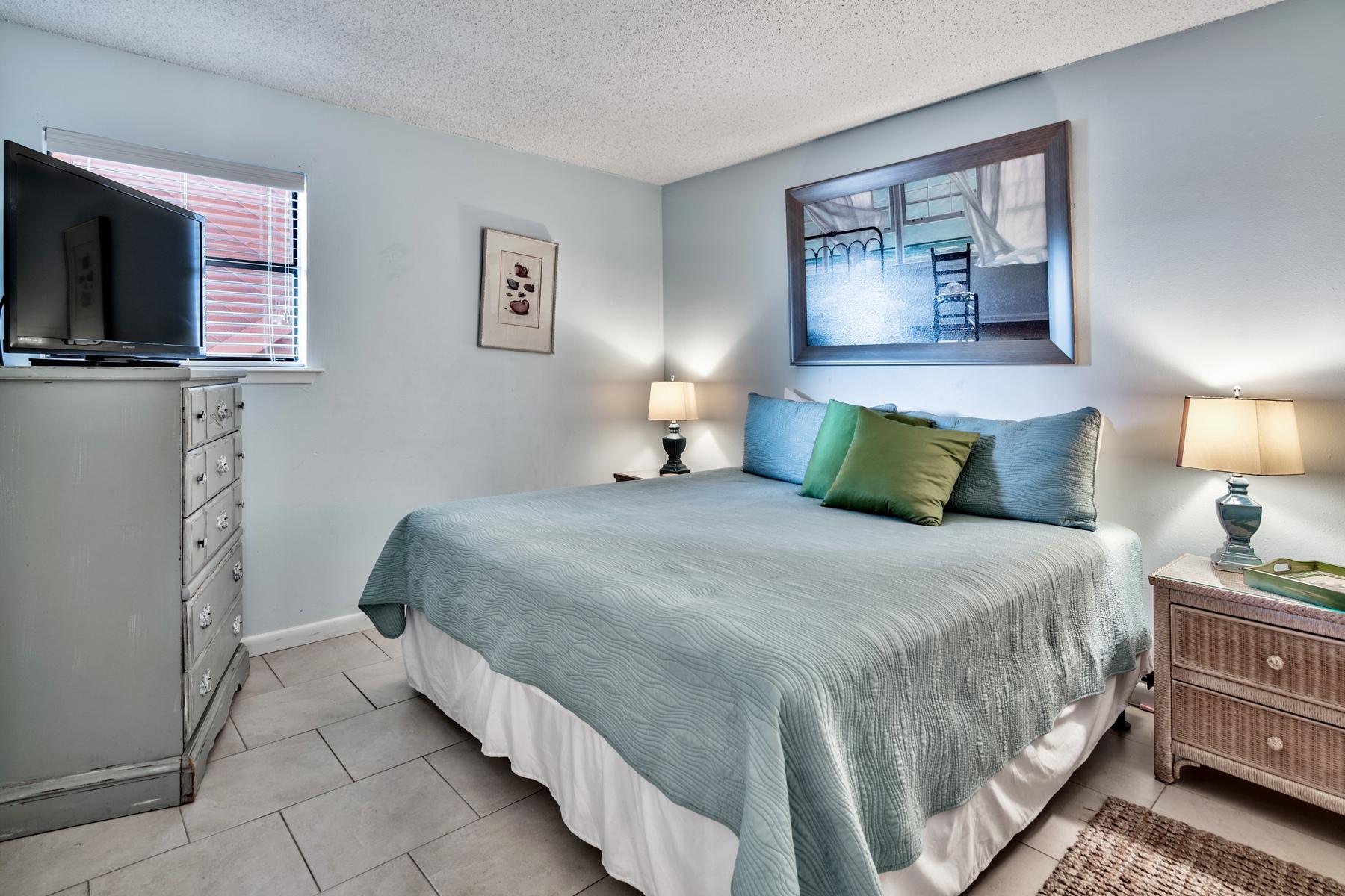 TRADEWIND CONDOS - Residential