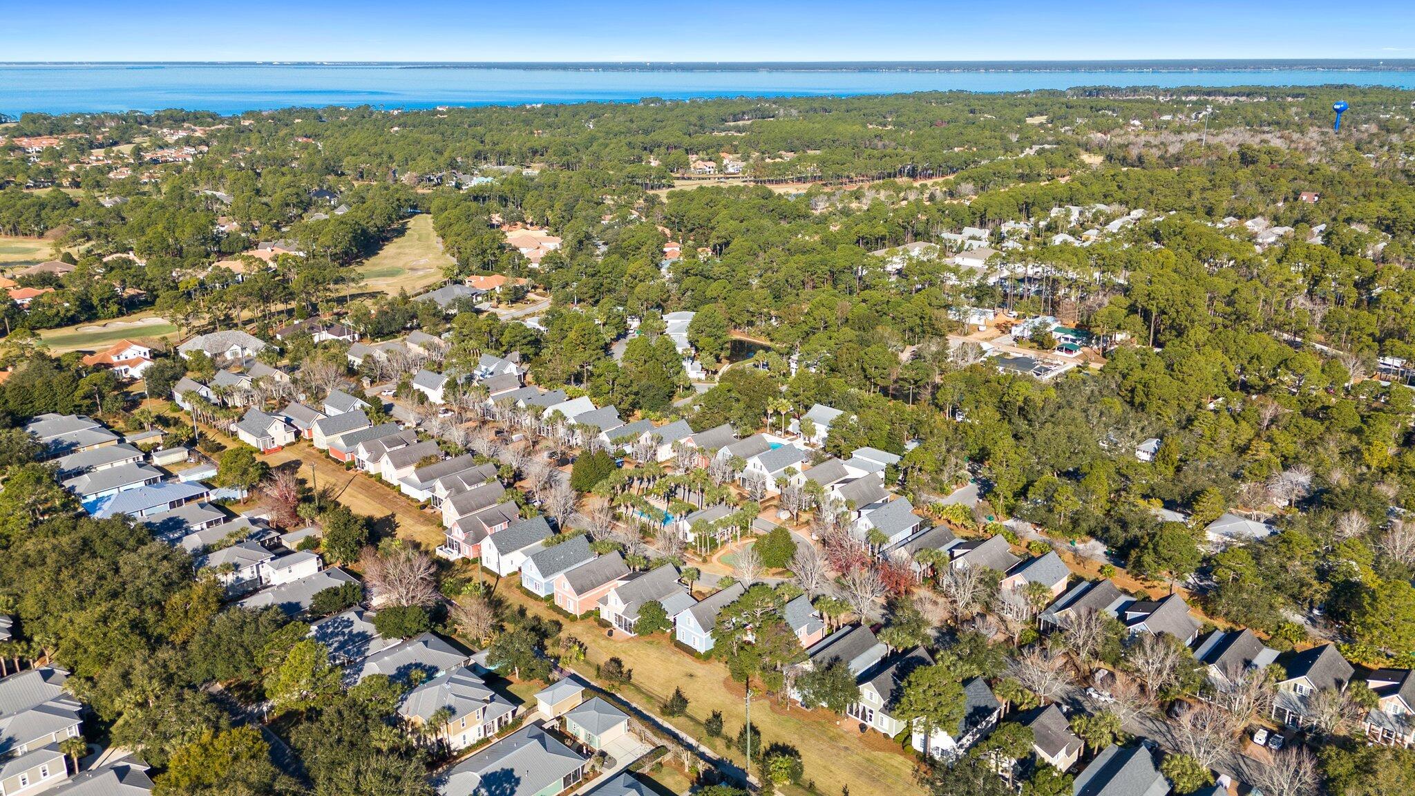 BUNGALOS AT SANDESTIN - Residential