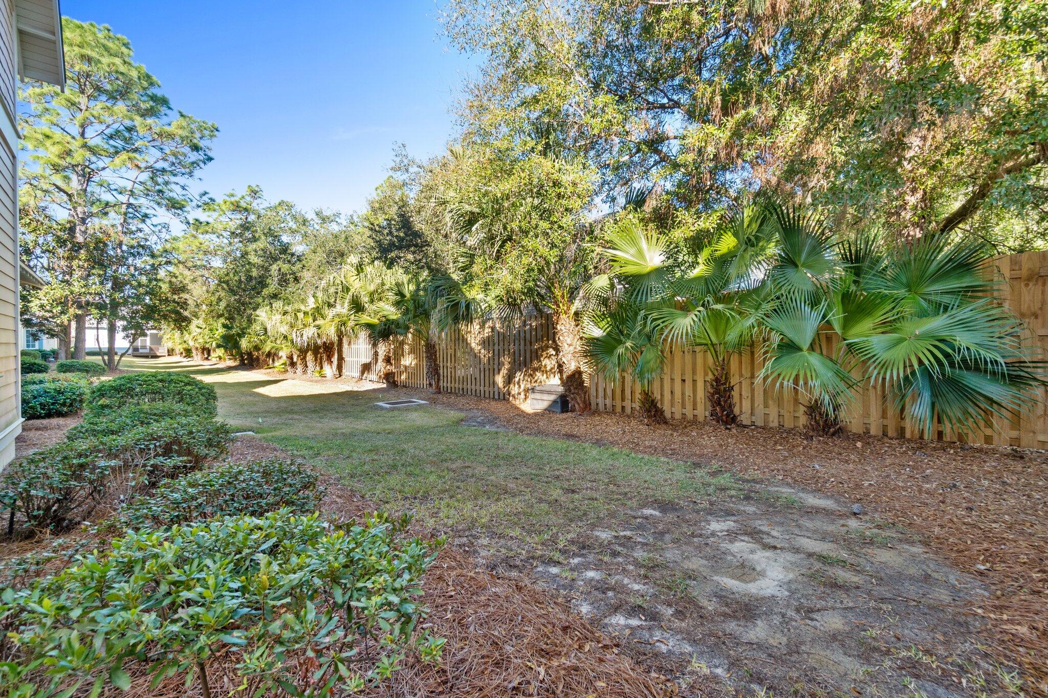 BUNGALOS AT SANDESTIN - Residential