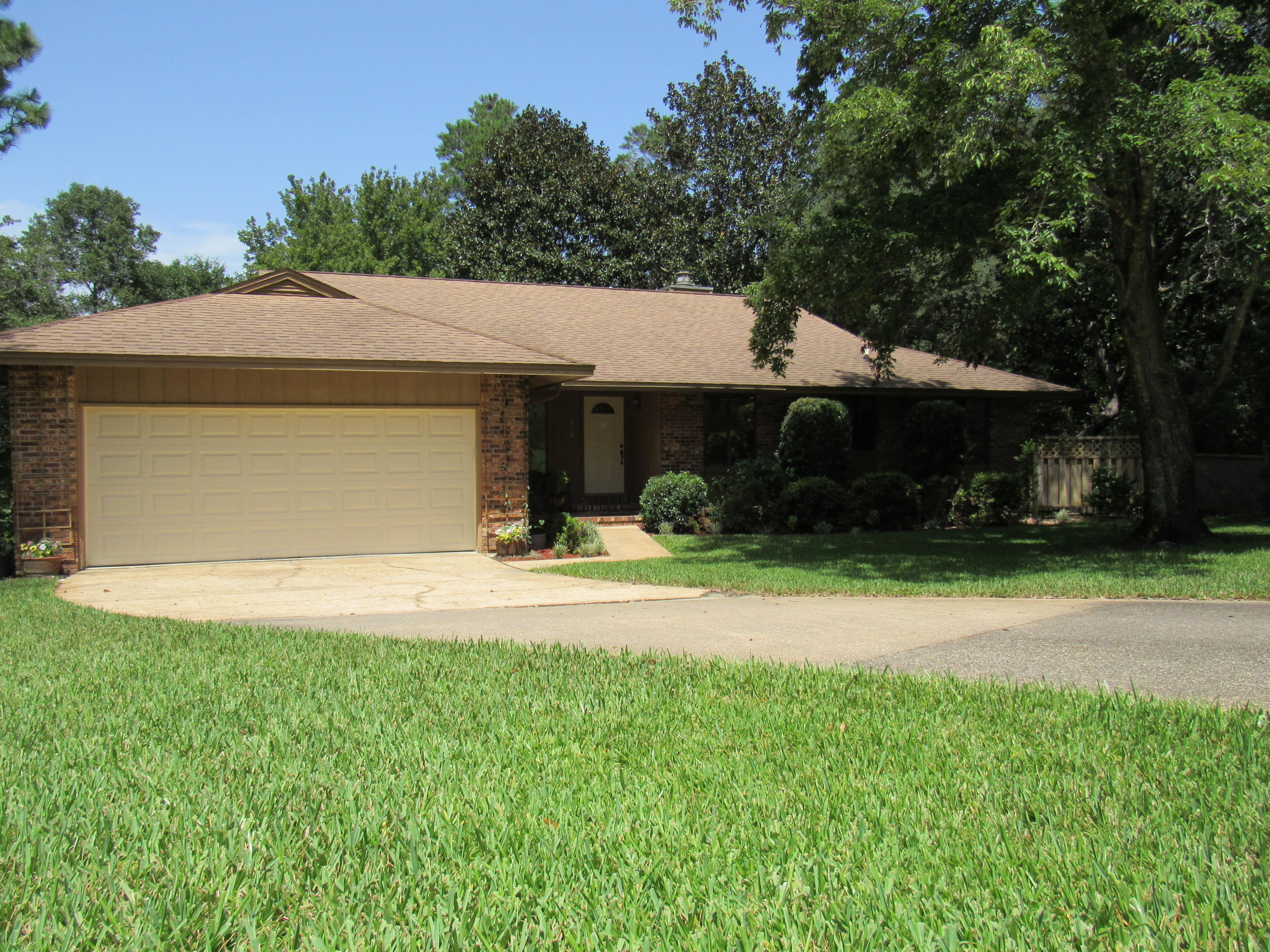 ROCKY BAYOU COUNTRY CLUB ESTATES 1 - Residential