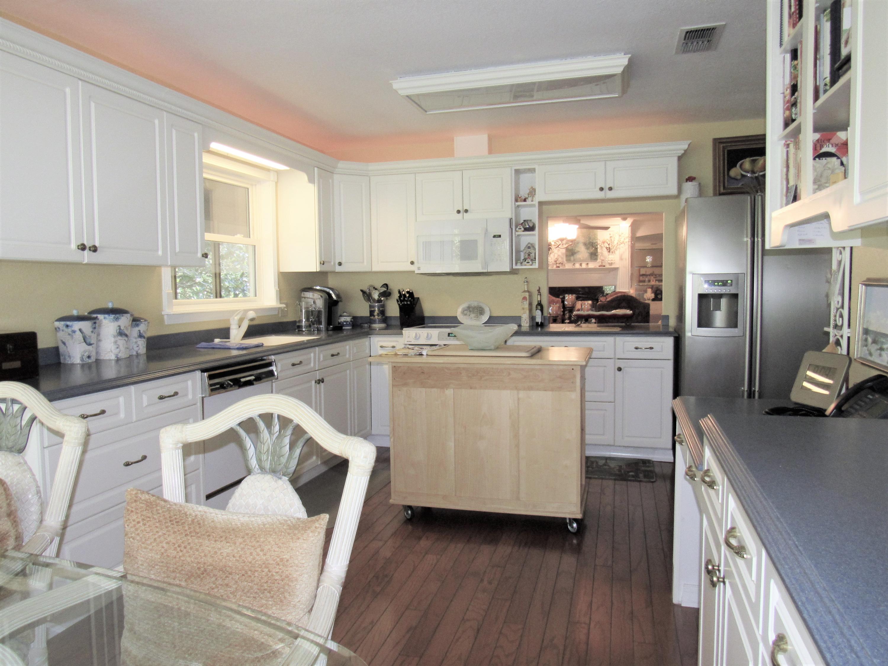 ROCKY BAYOU COUNTRY CLUB ESTATES 1 - Residential