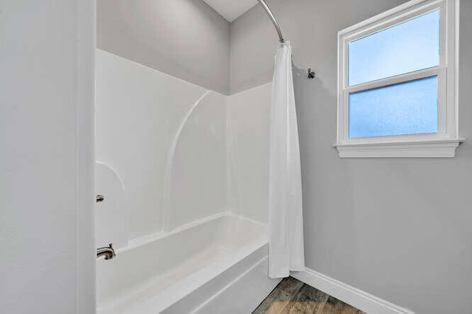 CRESCENT SHORES - Residential