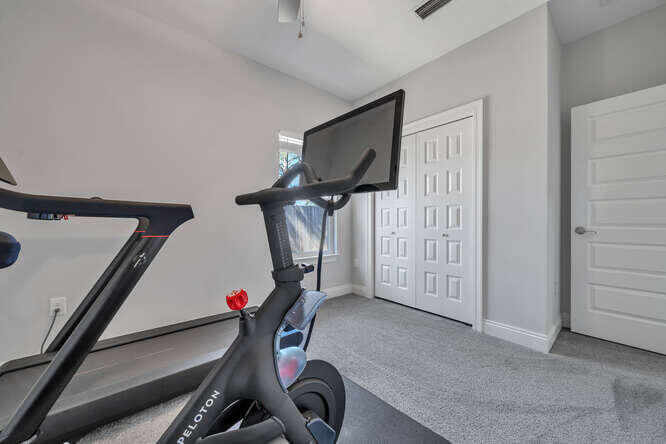 CRESCENT SHORES - Residential