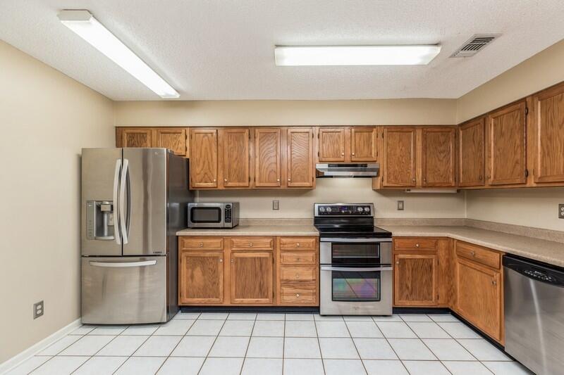 MEADOW WOODS - Residential
