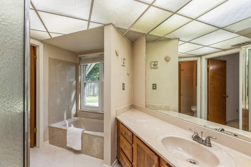 MEADOW WOODS - Residential