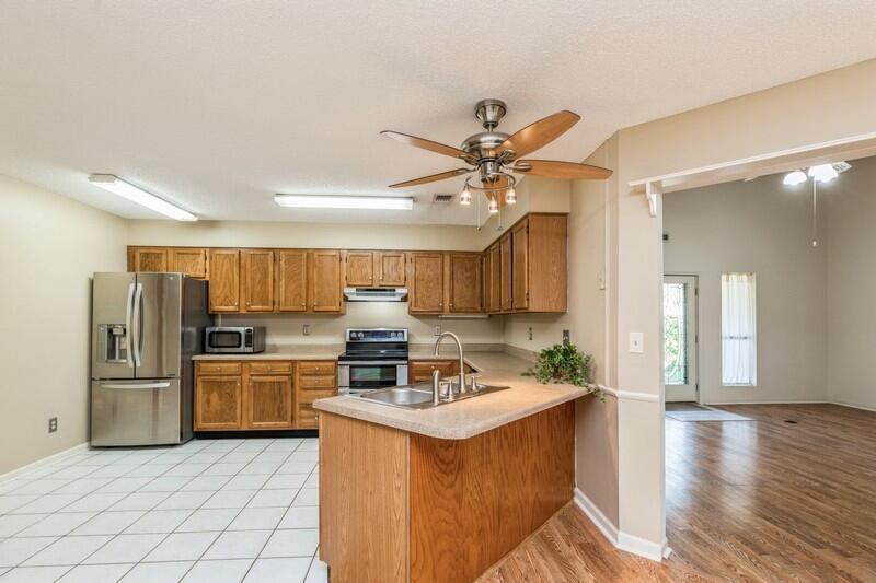 MEADOW WOODS - Residential