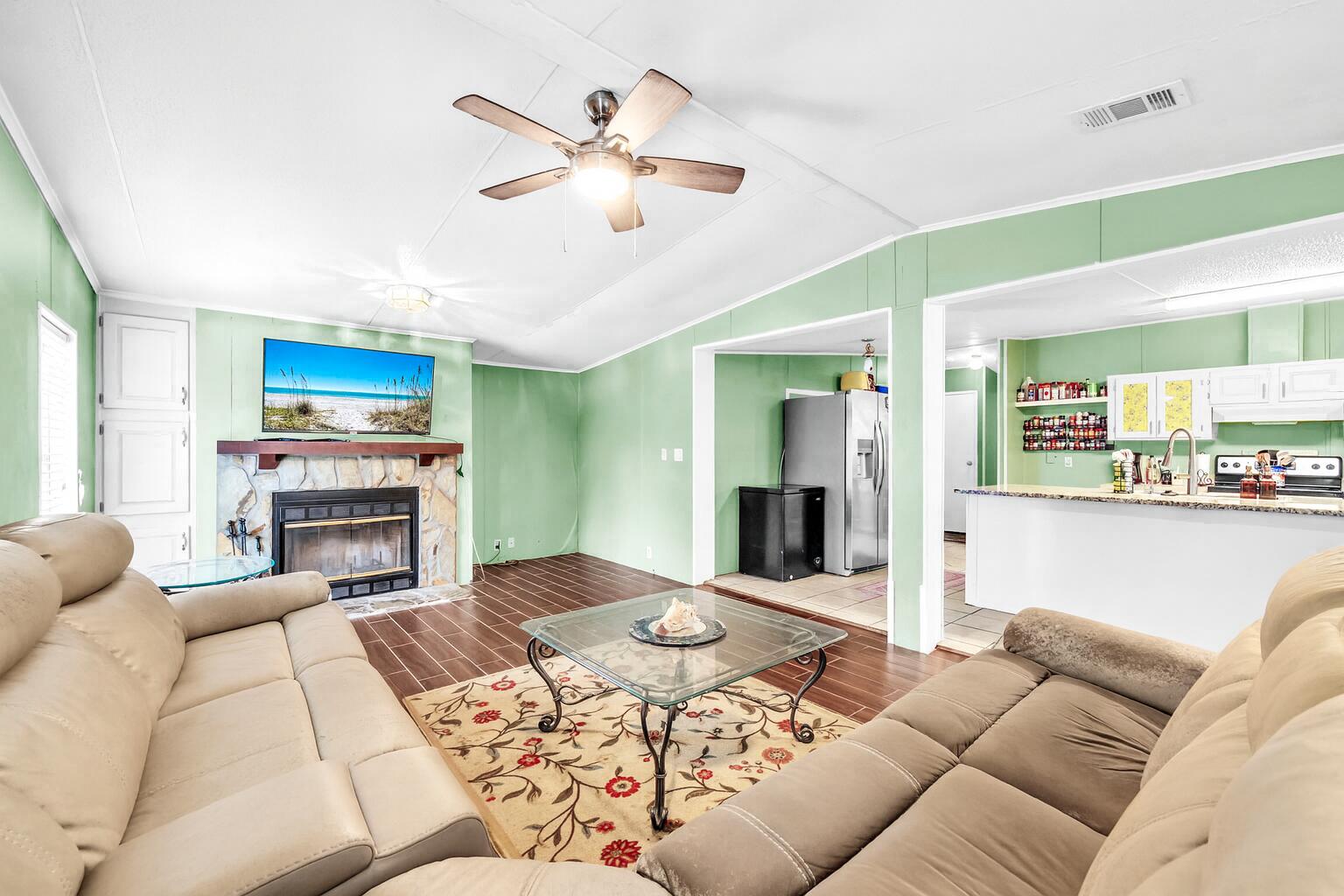 (LOT 6 BLK D MALLET PINES S/D UNREC) DESC AS: COM @ THE NW/C OF SEC 35; E 369.36FT ALONG SEC LINE, - Residential