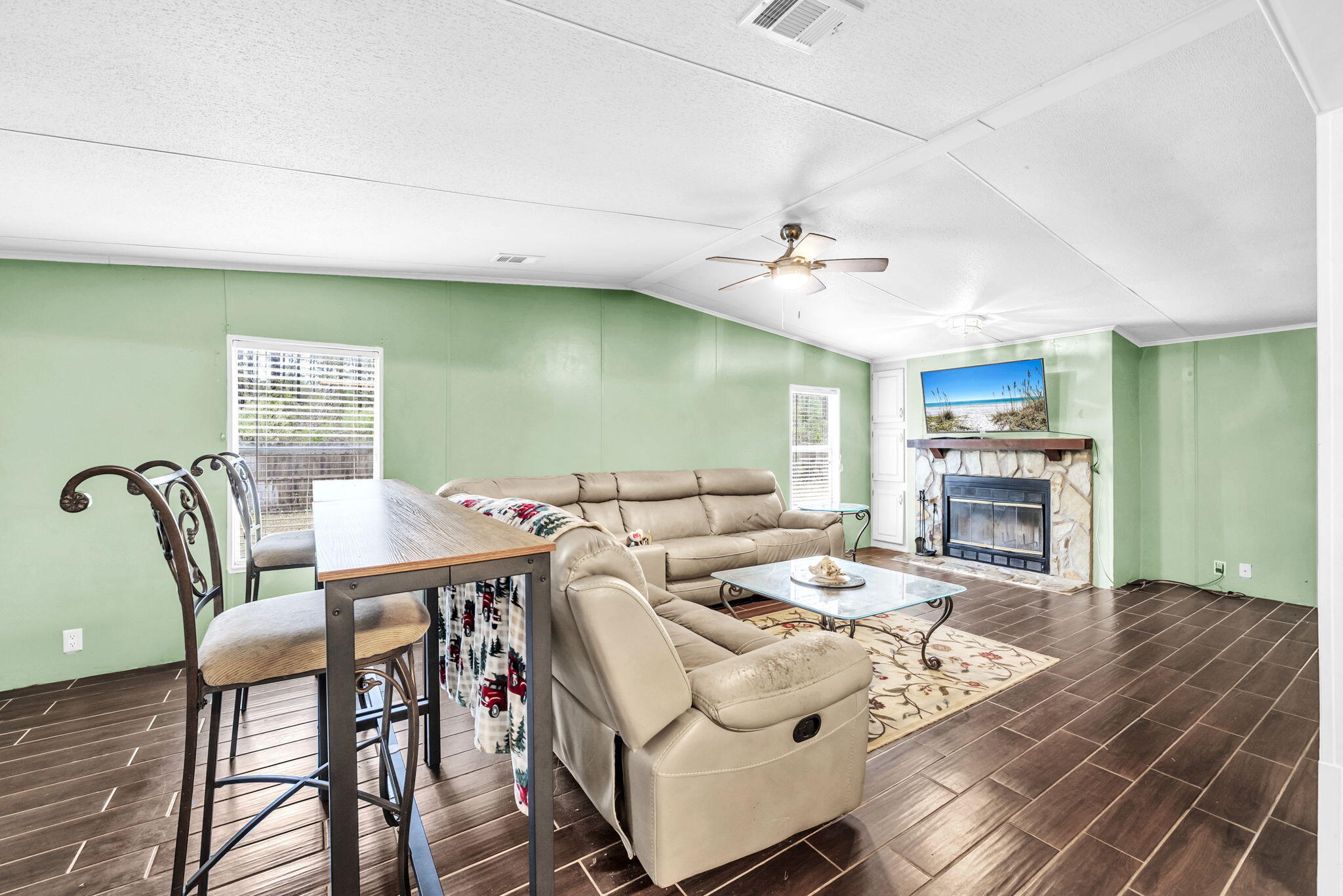 (LOT 6 BLK D MALLET PINES S/D UNREC) DESC AS: COM @ THE NW/C OF SEC 35; E 369.36FT ALONG SEC LINE, - Residential