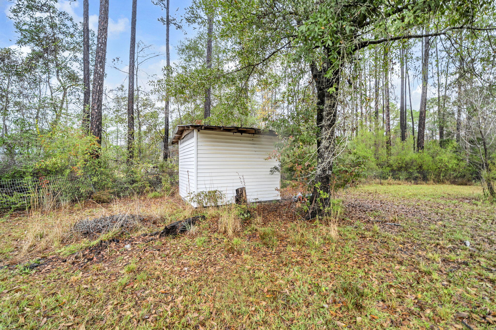 (LOT 6 BLK D MALLET PINES S/D UNREC) DESC AS: COM @ THE NW/C OF SEC 35; E 369.36FT ALONG SEC LINE, - Residential