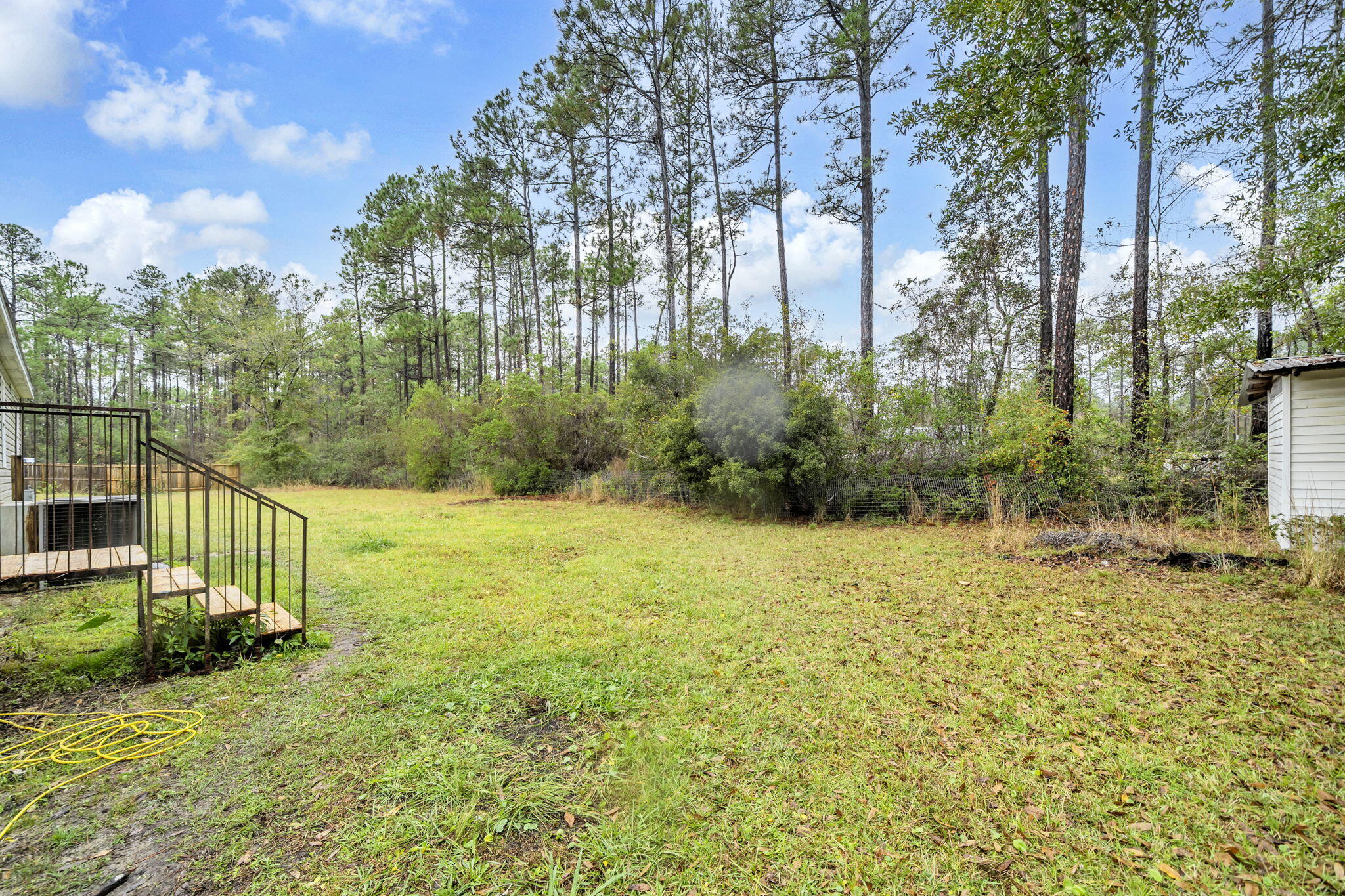 (LOT 6 BLK D MALLET PINES S/D UNREC) DESC AS: COM @ THE NW/C OF SEC 35; E 369.36FT ALONG SEC LINE, - Residential