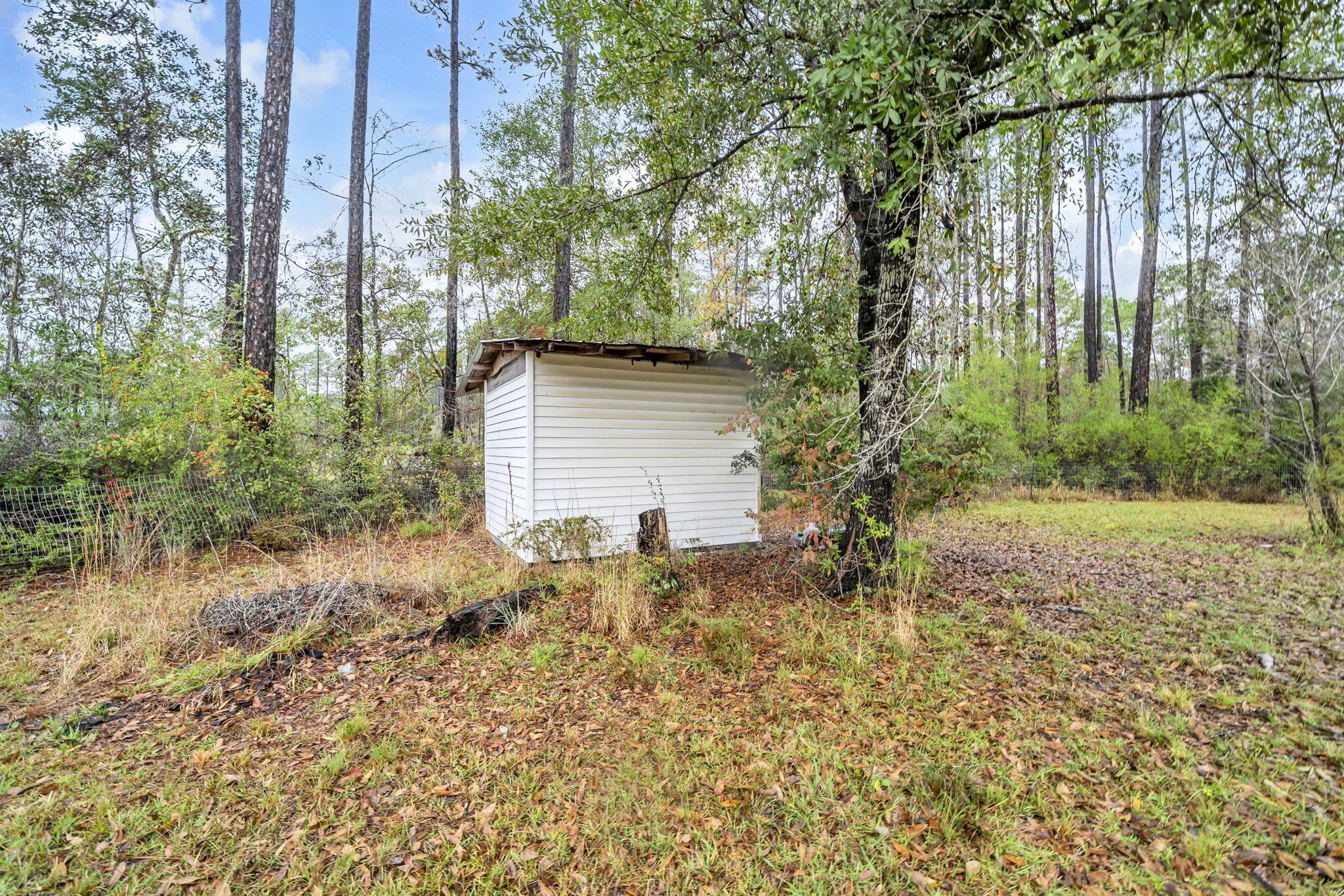 (LOT 6 BLK D MALLET PINES S/D UNREC) DESC AS: COM @ THE NW/C OF SEC 35; E 369.36FT ALONG SEC LINE, - Residential