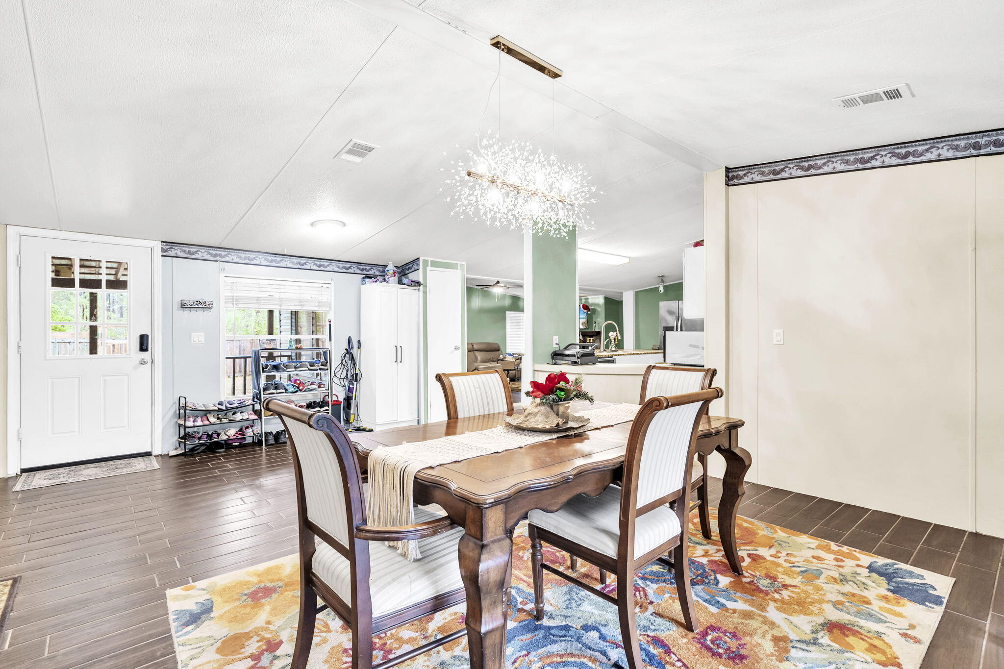 (LOT 6 BLK D MALLET PINES S/D UNREC) DESC AS: COM @ THE NW/C OF SEC 35; E 369.36FT ALONG SEC LINE, - Residential