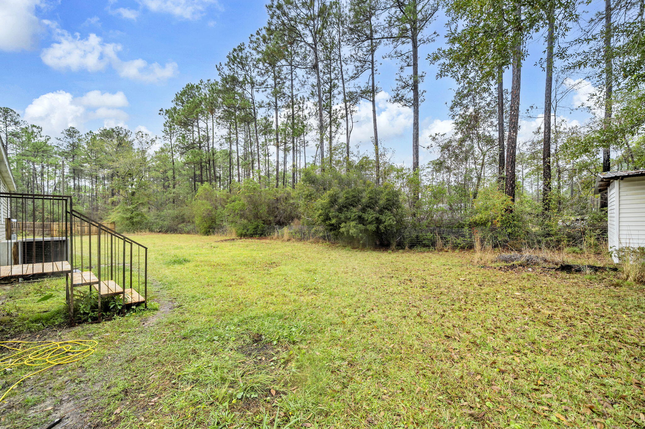 (LOT 6 BLK D MALLET PINES S/D UNREC) DESC AS: COM @ THE NW/C OF SEC 35; E 369.36FT ALONG SEC LINE, - Residential