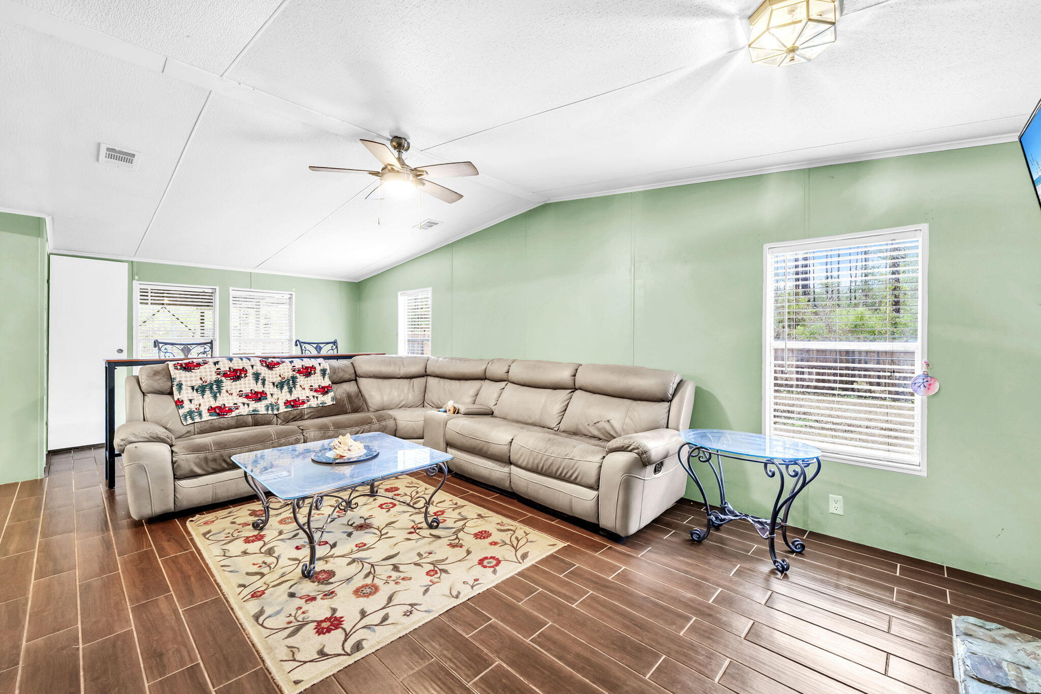 (LOT 6 BLK D MALLET PINES S/D UNREC) DESC AS: COM @ THE NW/C OF SEC 35; E 369.36FT ALONG SEC LINE, - Residential