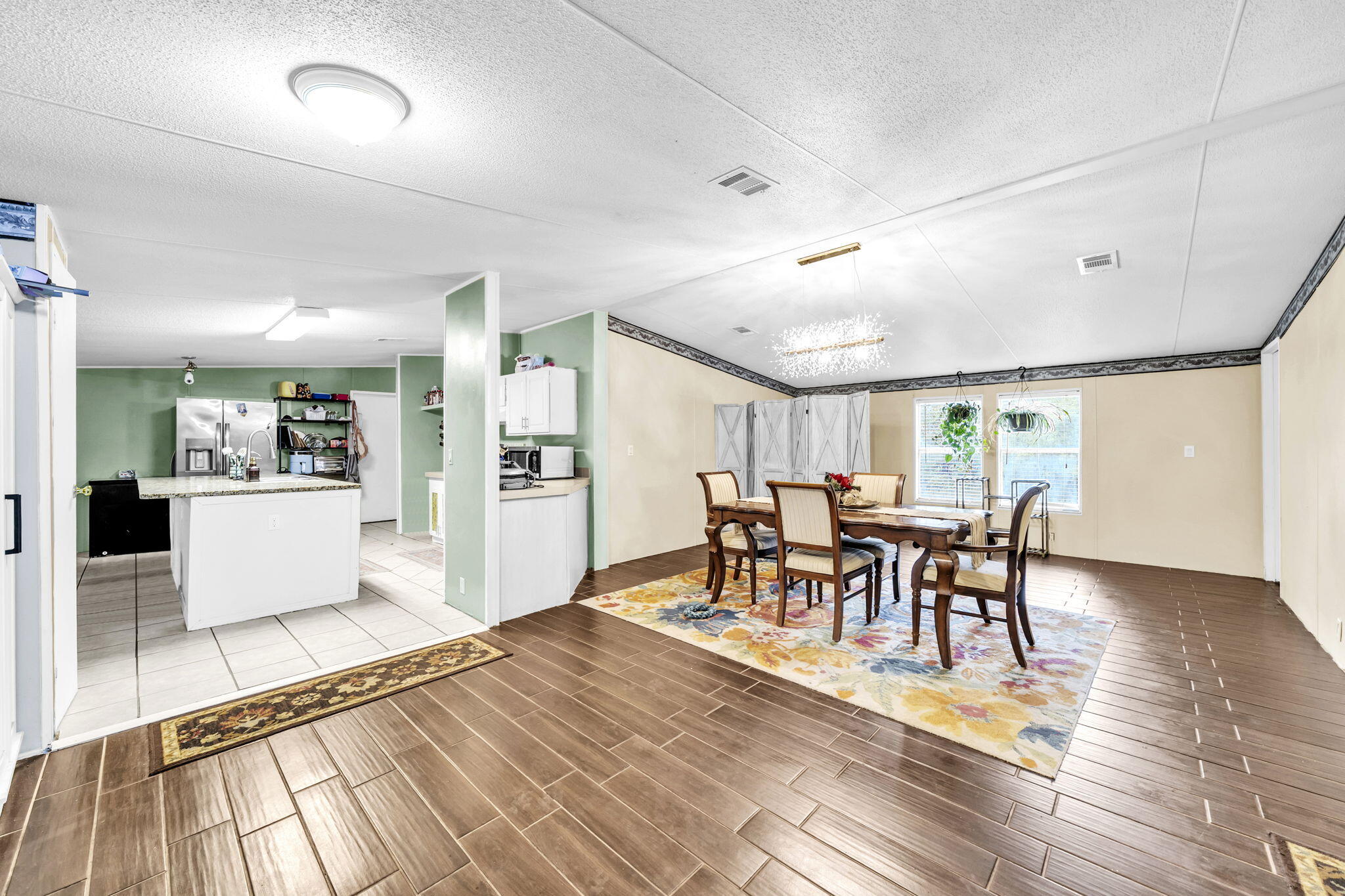 (LOT 6 BLK D MALLET PINES S/D UNREC) DESC AS: COM @ THE NW/C OF SEC 35; E 369.36FT ALONG SEC LINE, - Residential